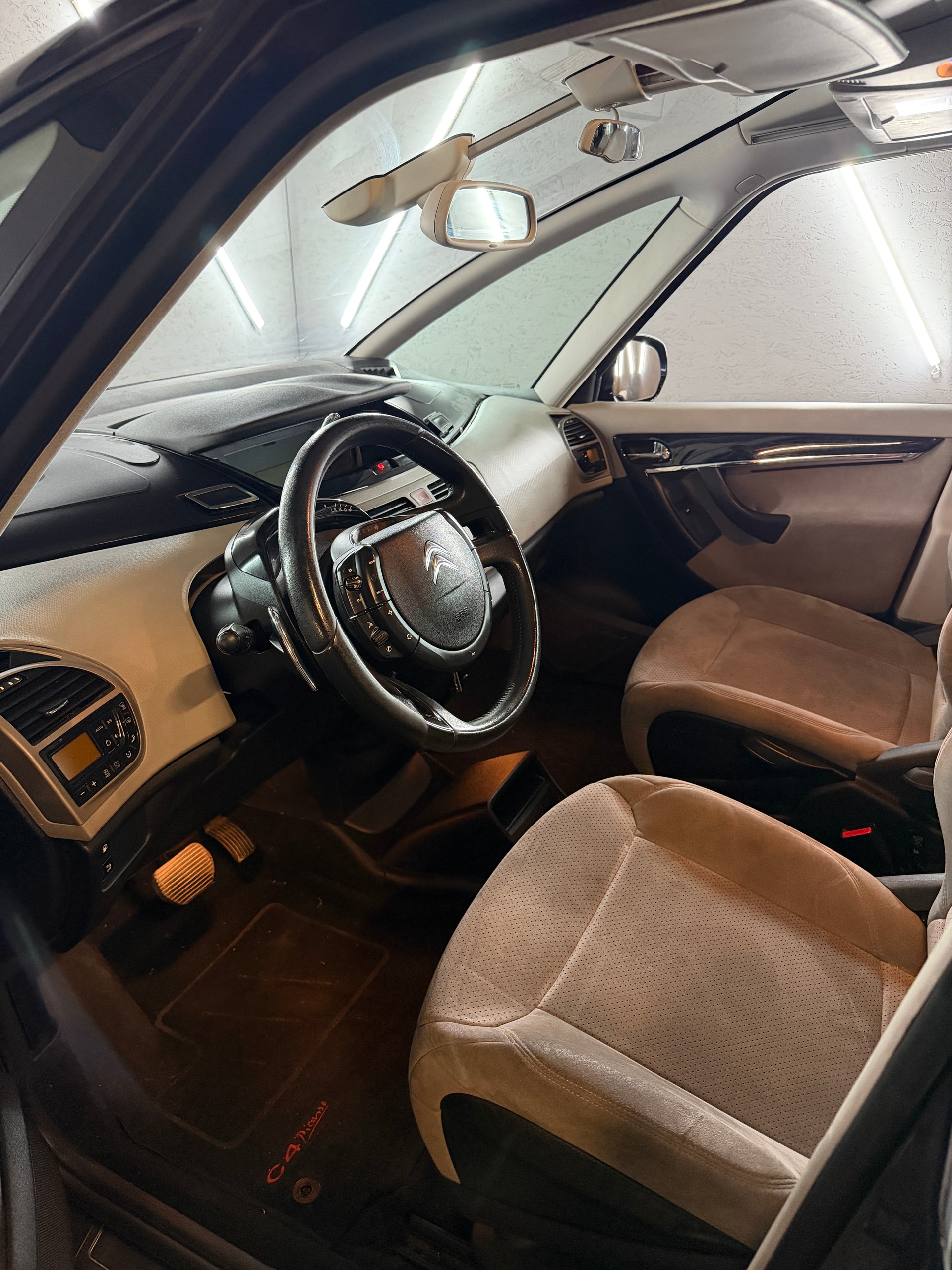 CITROEN Grand C4 Picasso 2.0 HDI Exclusive Automatic-image-11