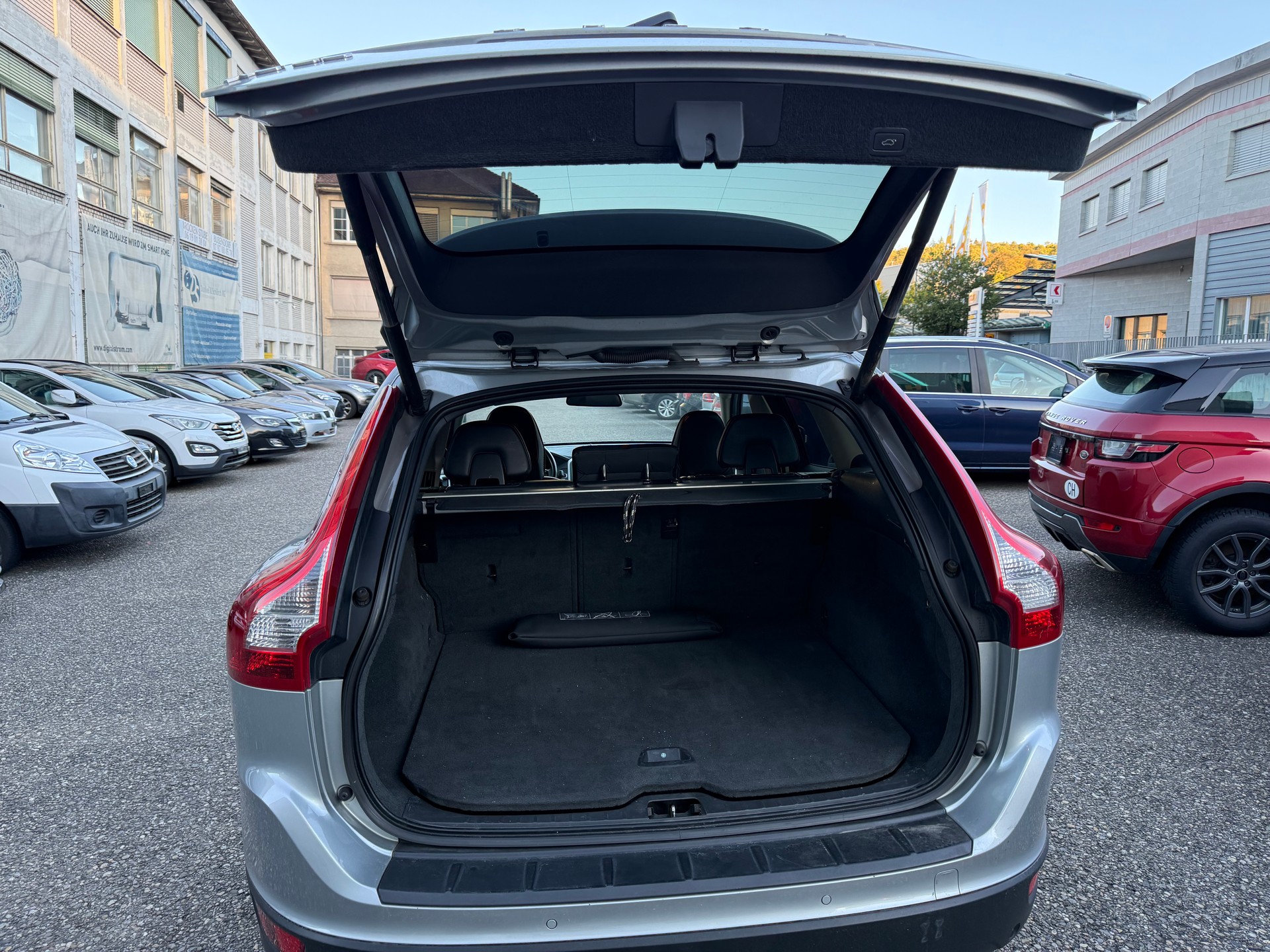 VOLVO XC60 D5 AWD OceanRace Geartronic-showroom-element-3