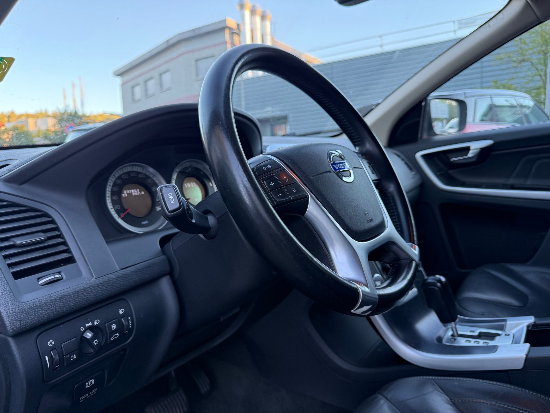 VOLVO XC60 D5 AWD OceanRace Geartronic-image-10