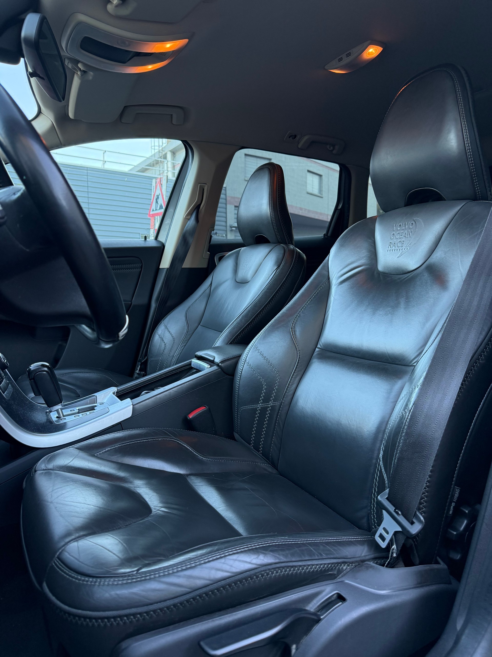 VOLVO XC60 D5 AWD OceanRace Geartronic-image-9