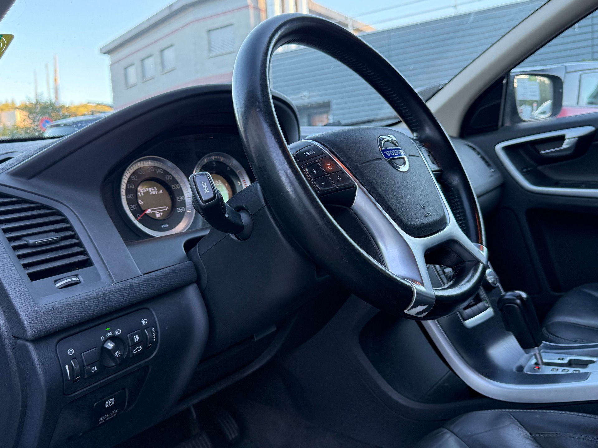 VOLVO XC60 D5 AWD OceanRace Geartronic-image-18
