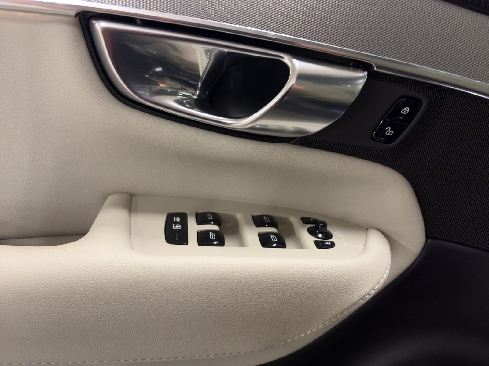 VOLVO XC90 2.0 T8 TE R-Design 7P. eAWD-image-10