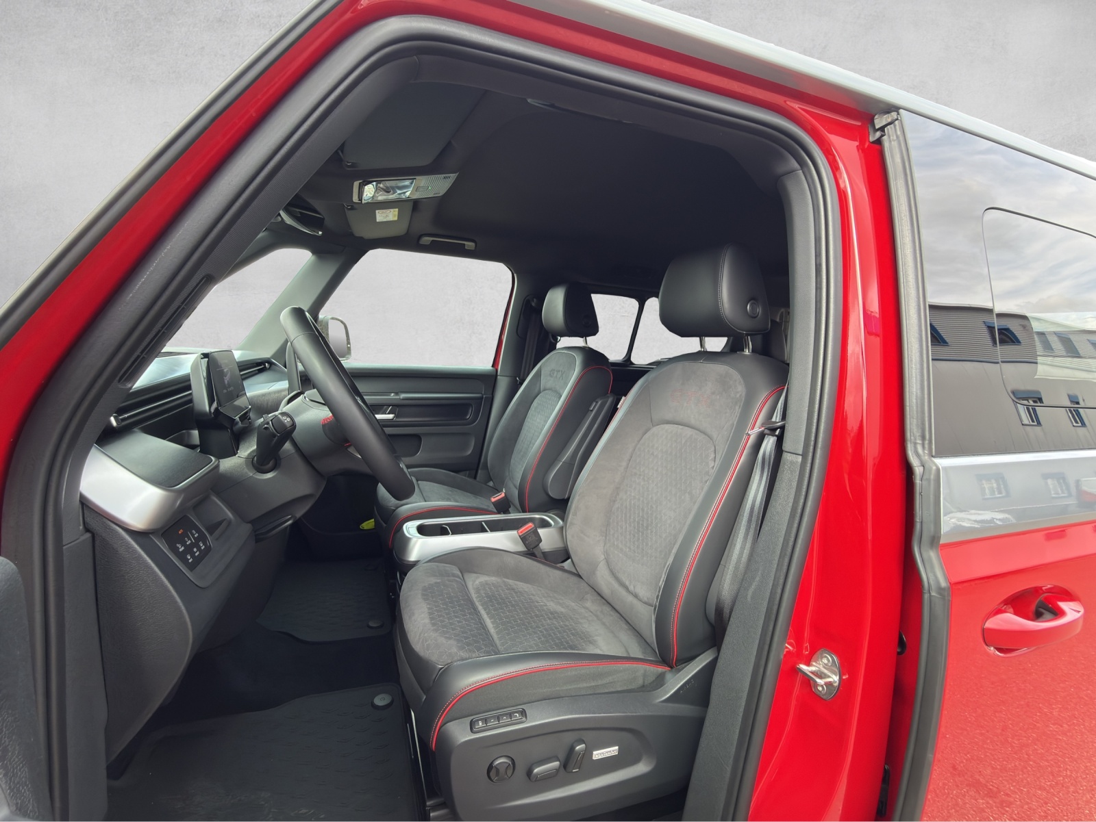 VW ID.Buzz LWB GTX 4 Motion-image-11