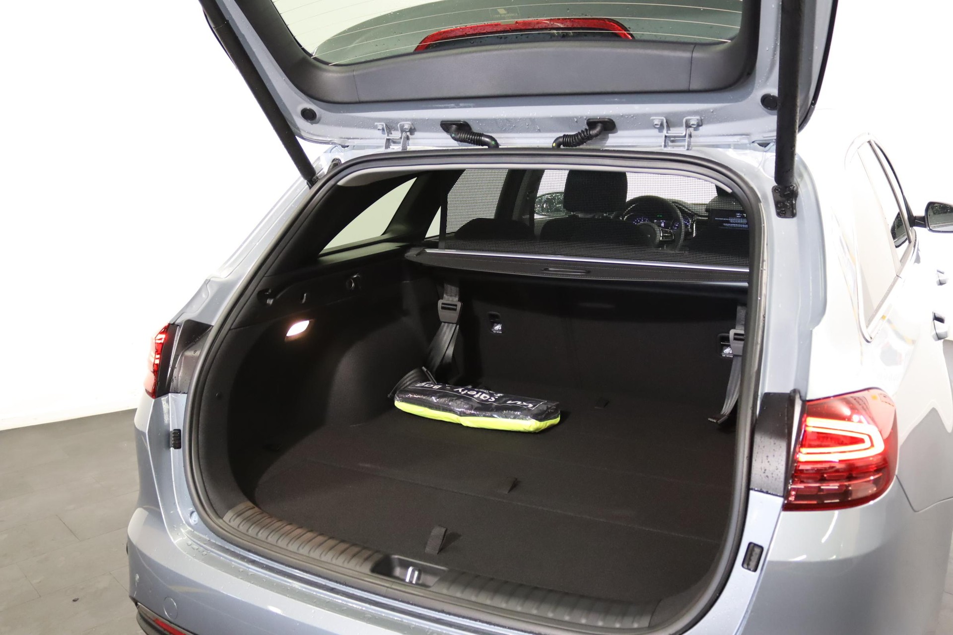 KIA Ceed 1.5 T-GDi Power,-showroom-element-2
