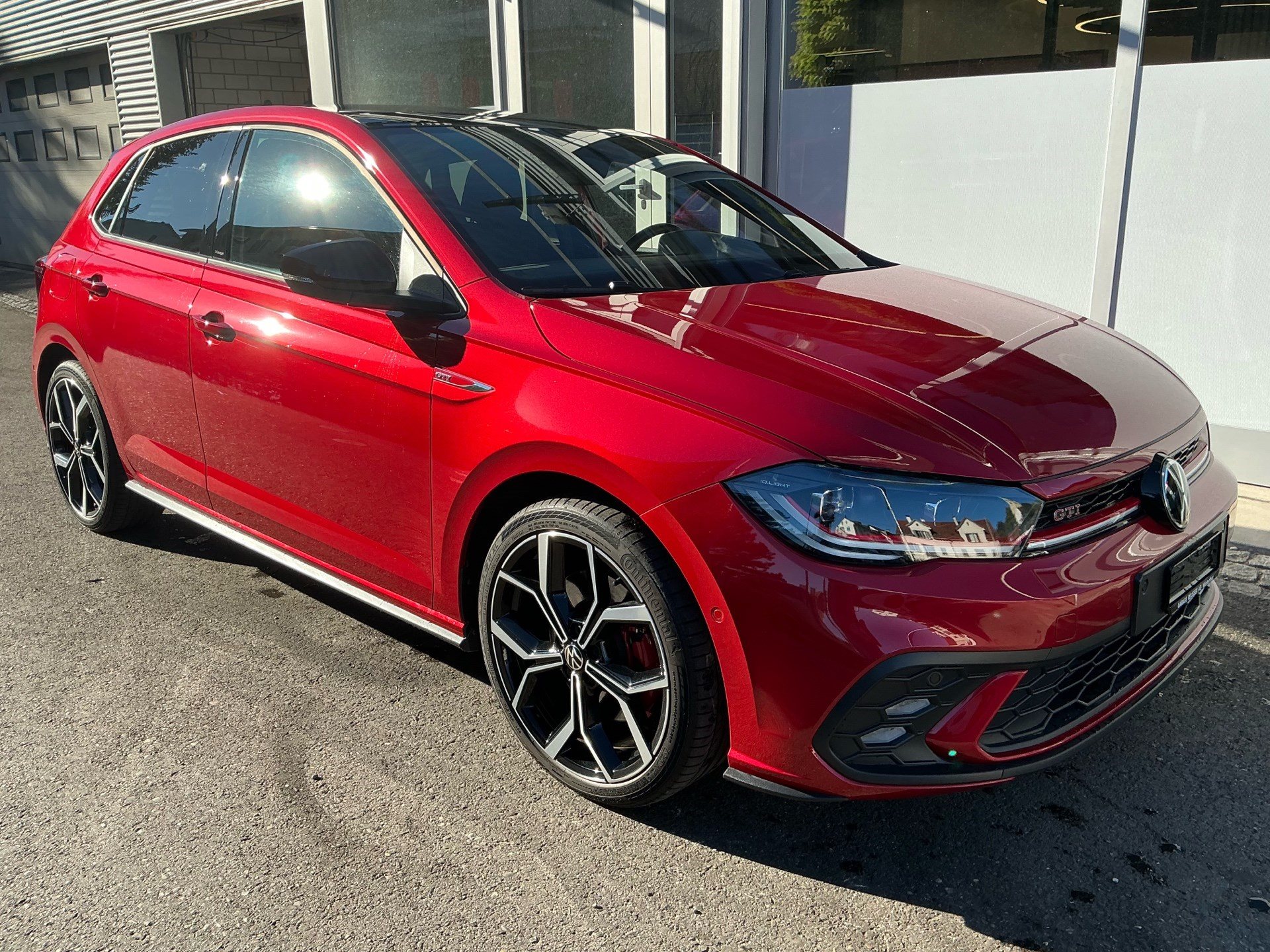 VW Polo GTI 2.0 TSI DSG *** PANORAMAGLASDACH & NAVI DISCOVER PRO ***-showroom-element-2