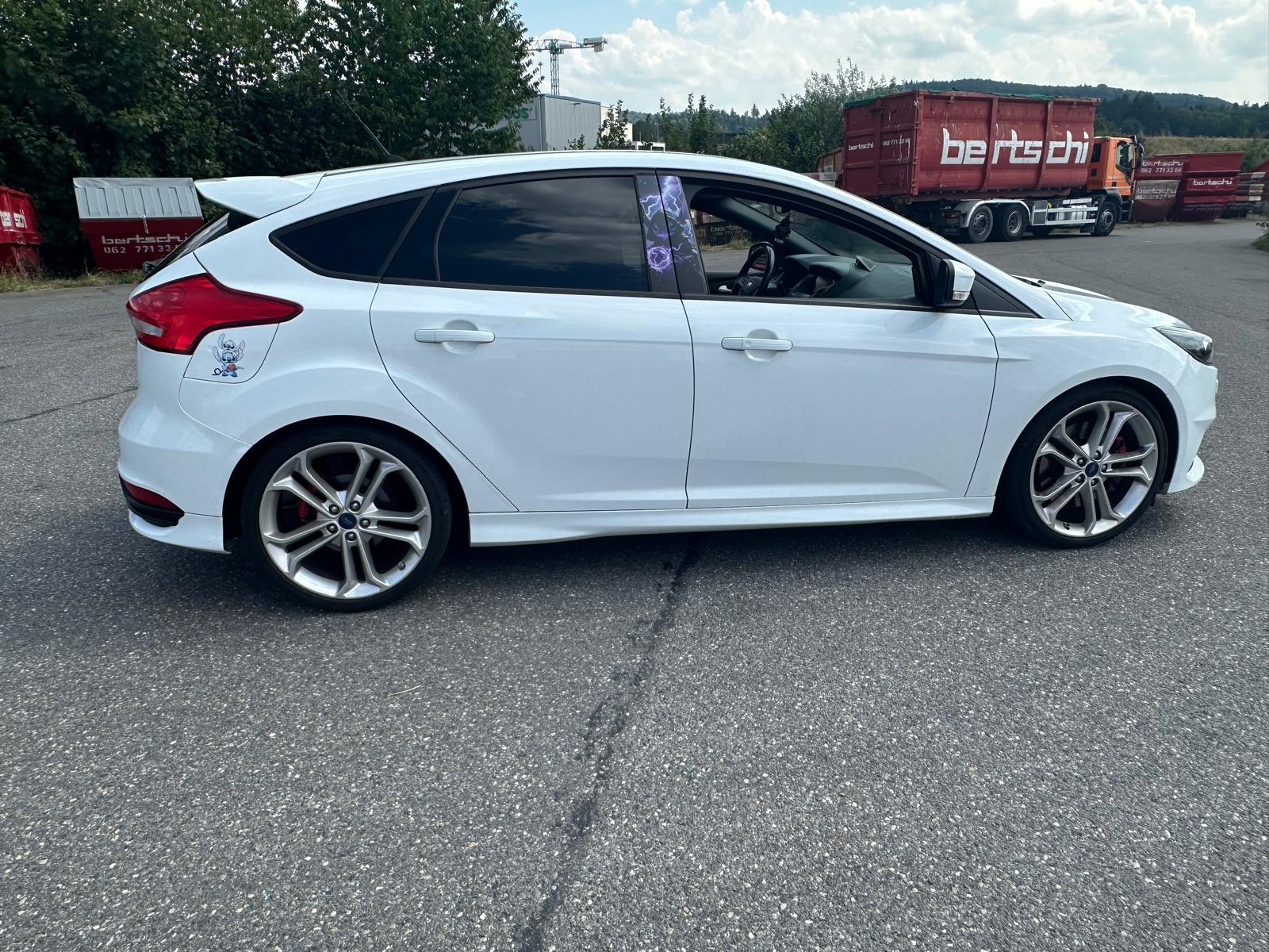 FORD Focus 2.0 SCTi ST2-image-6