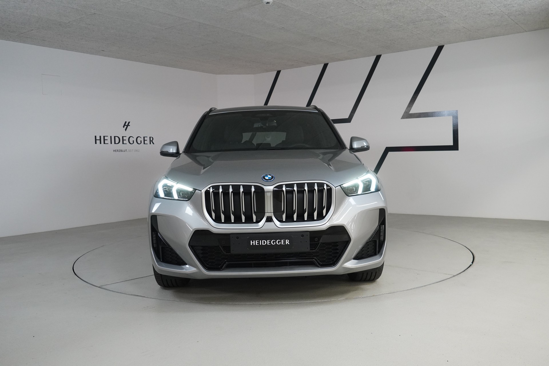 BMW X1 xDrive 30e M Sport-showroom-element-1