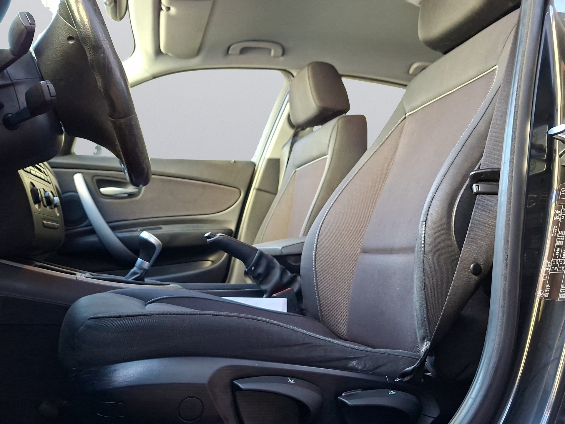 BMW 116i-image-8