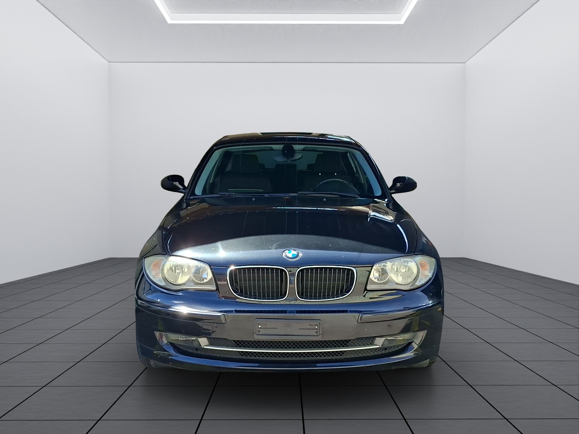 BMW 116i-showroom-element-2
