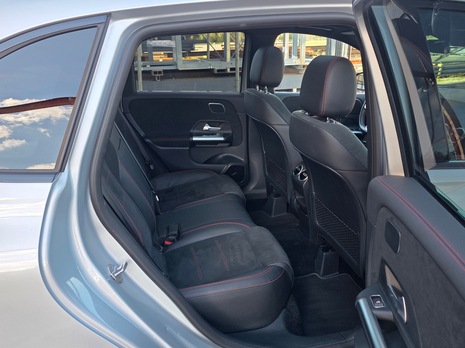 MERCEDES-BENZ B 250 4Matic AMG Line / Neu ab Mfk / AHK 1800kg-image-10