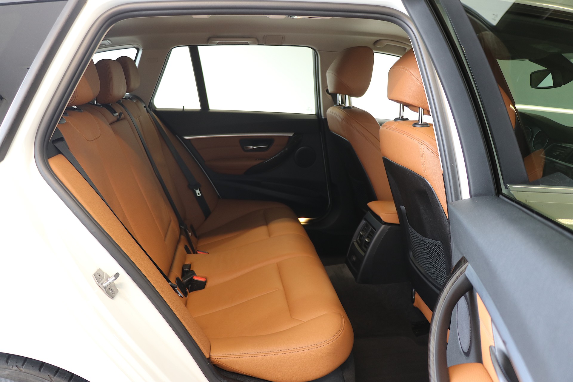 BMW 340i xDrive Touring Luxury Line Steptronic-image-14