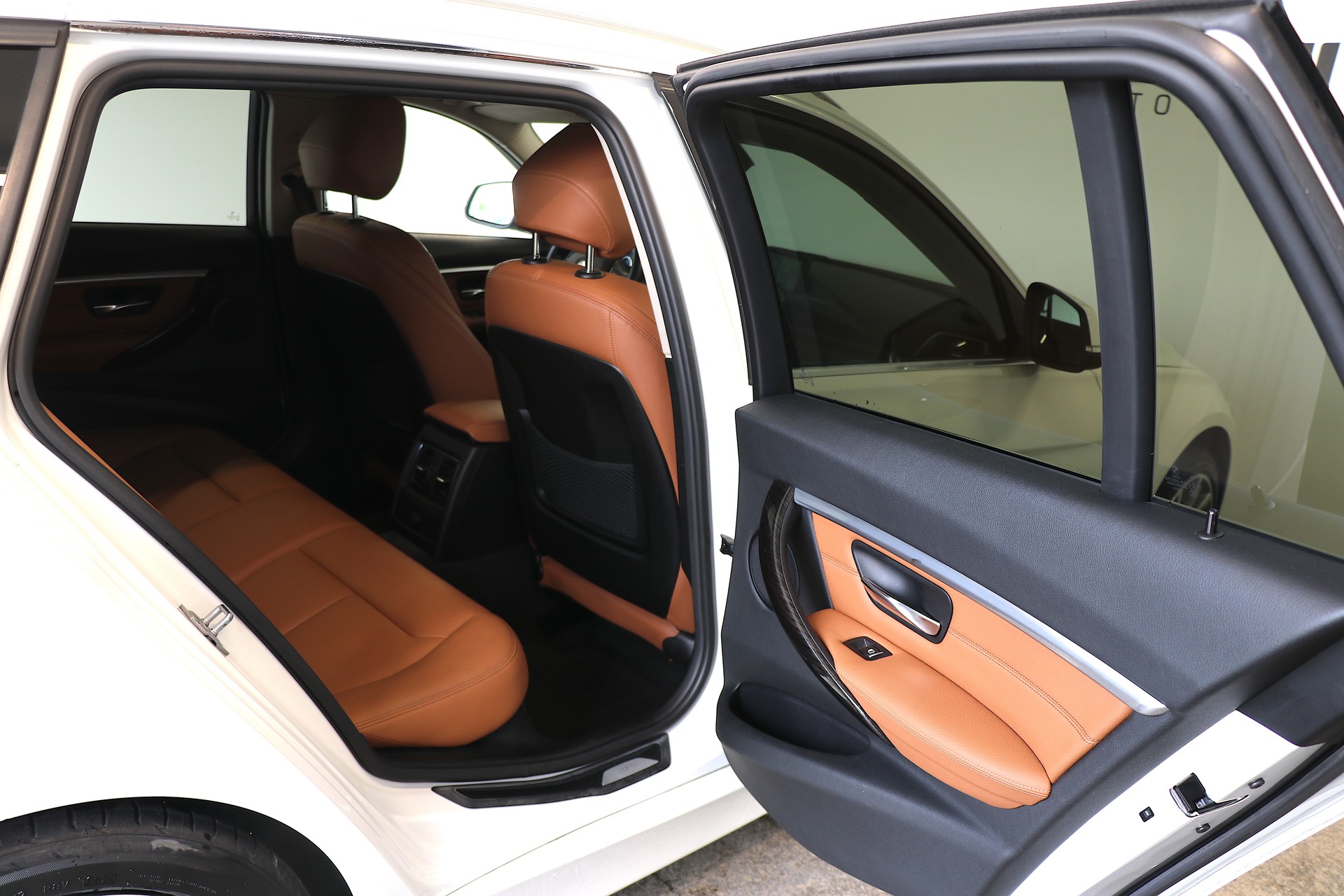 BMW 340i xDrive Touring Luxury Line Steptronic-image-13