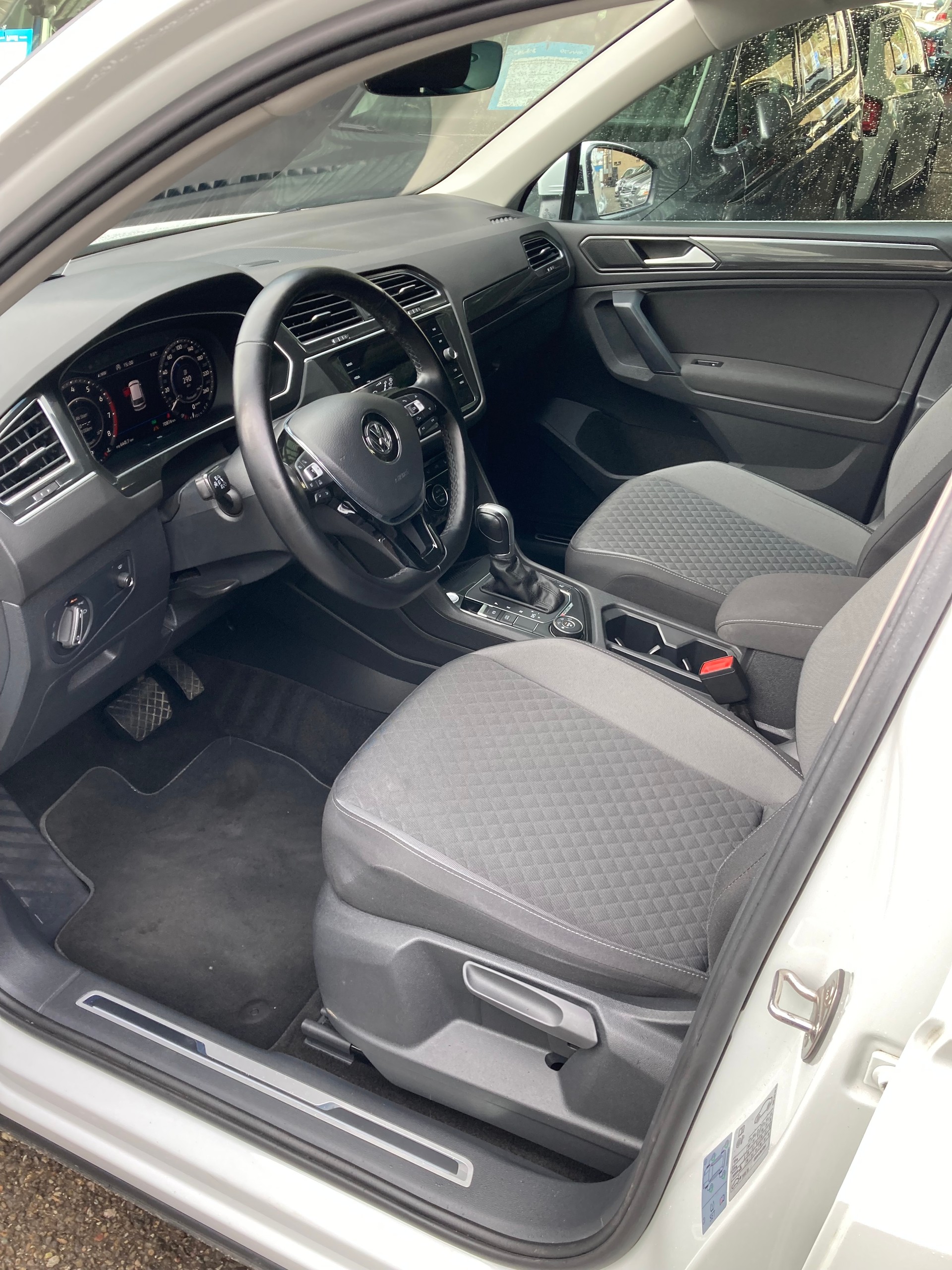 VW Tiguan 1.4TSI Comfortline 4Motion DSG R-LINE-image-6