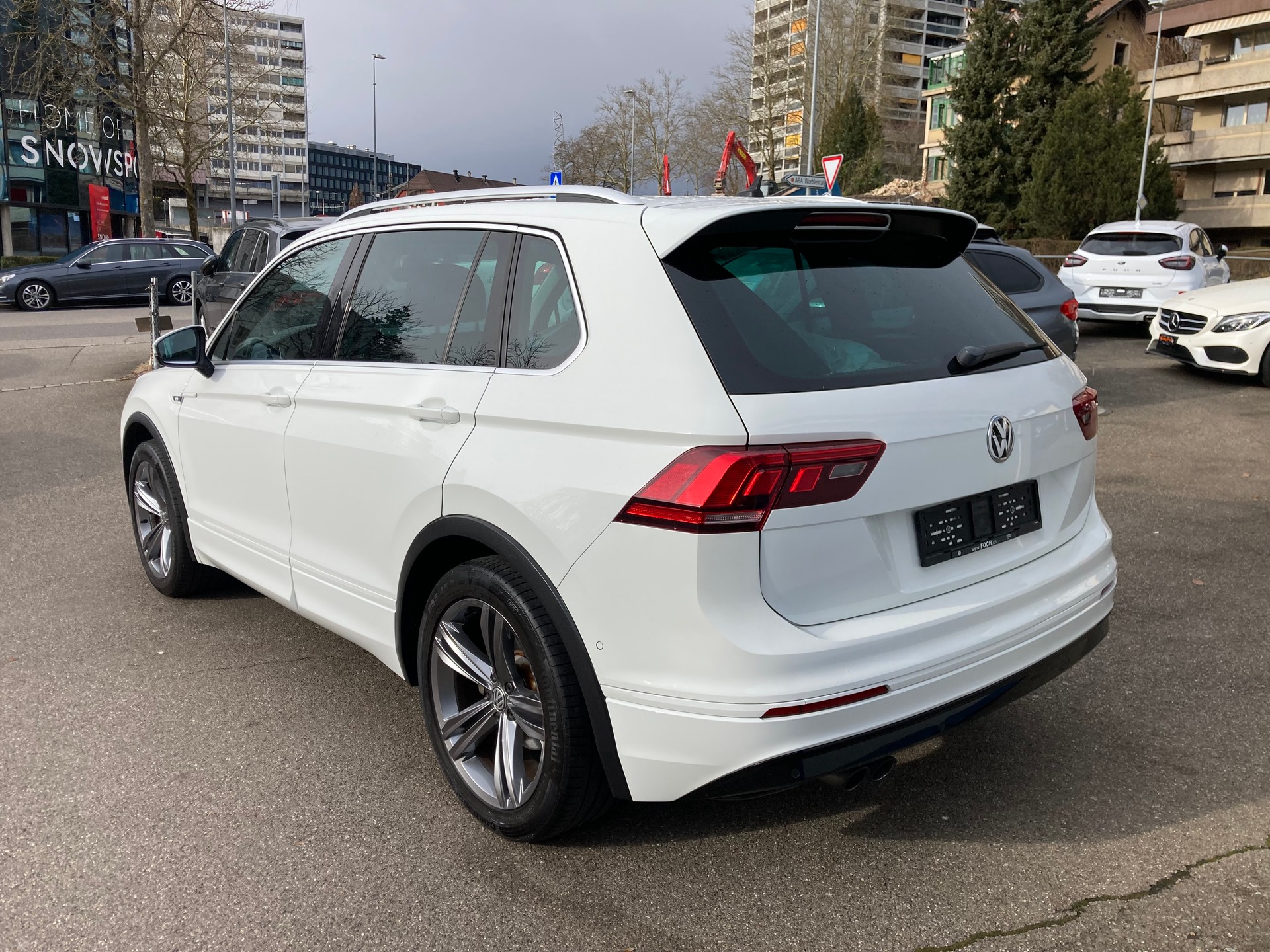 VW Tiguan 1.4TSI Comfortline 4Motion DSG R-LINE-image-2