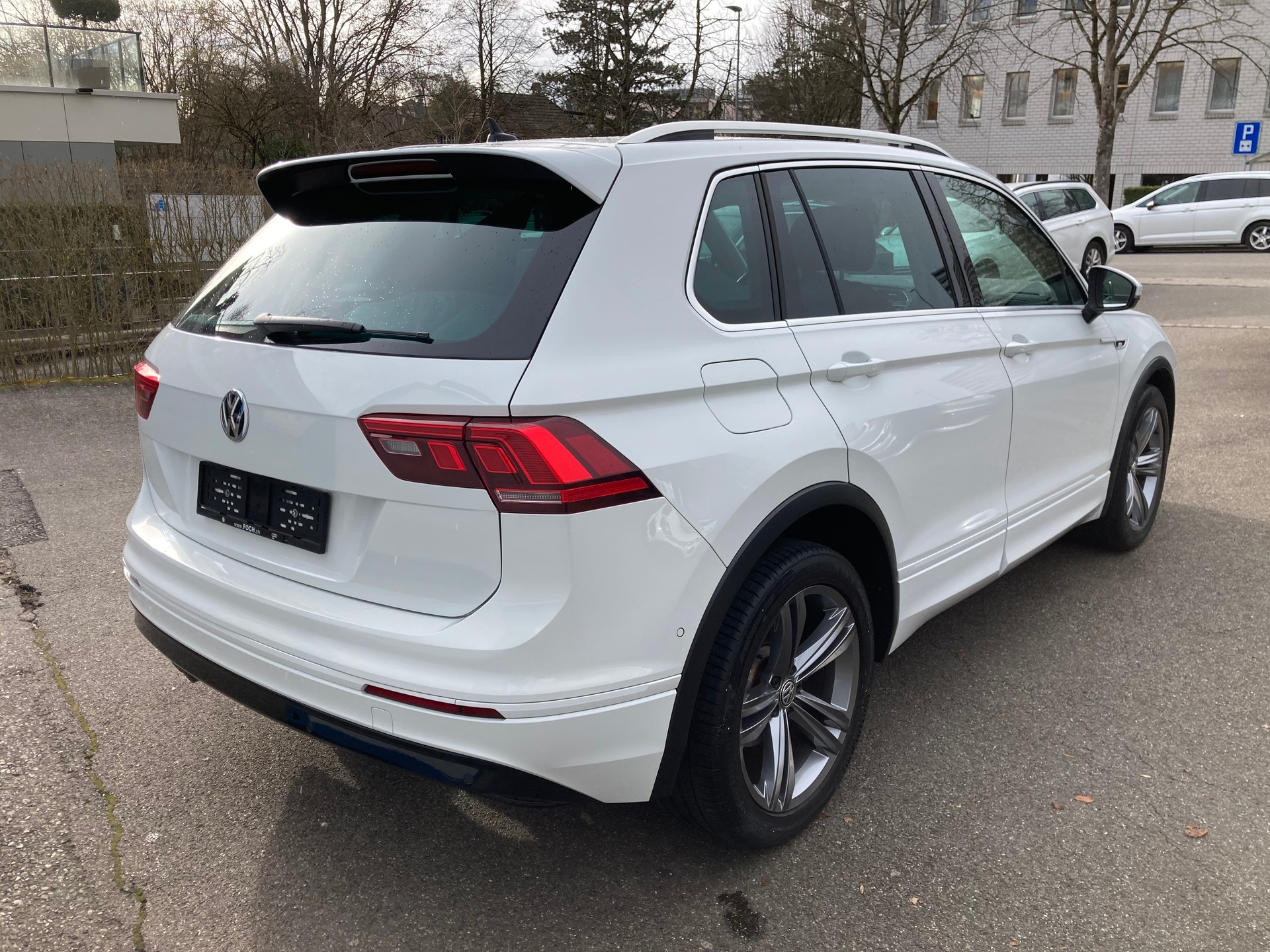 VW Tiguan 1.4TSI Comfortline 4Motion DSG R-LINE-image-3