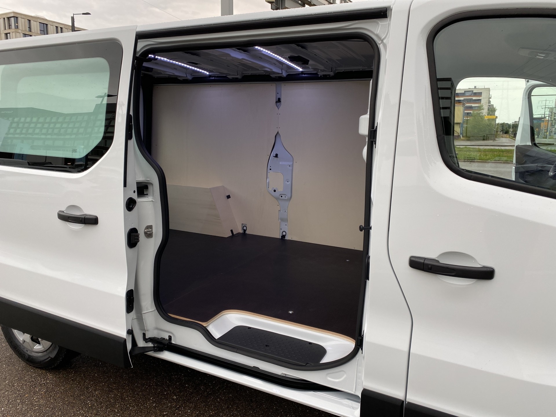 RENAULT Trafic 2.0 Blue dCi 130 Advance L2H1 EN-image-8
