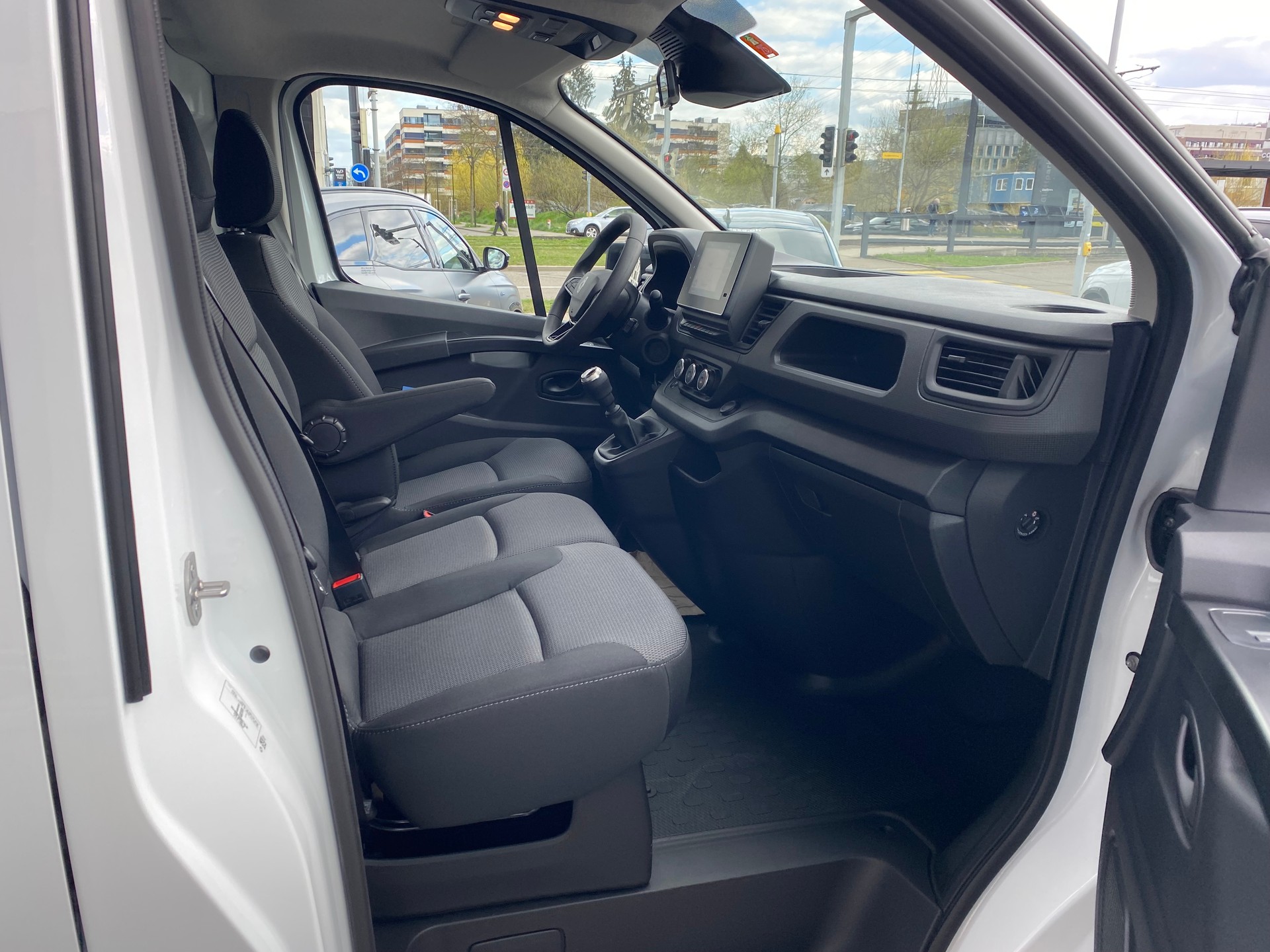 RENAULT Trafic 2.0 Blue dCi 130 Advance L2H1 EN-image-13