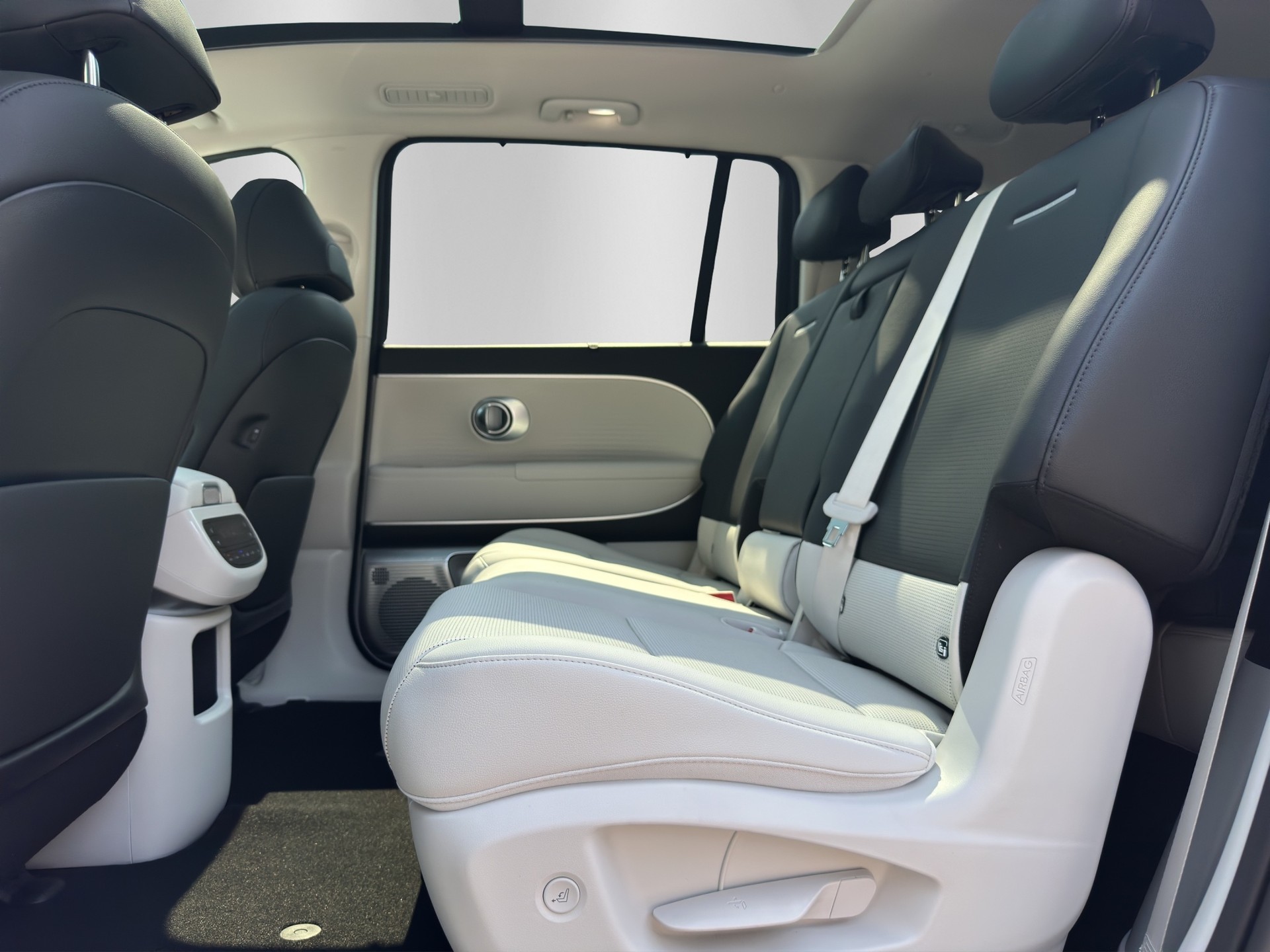HYUNDAI Ioniq 9 110kWh Vertex 4WD-image-10