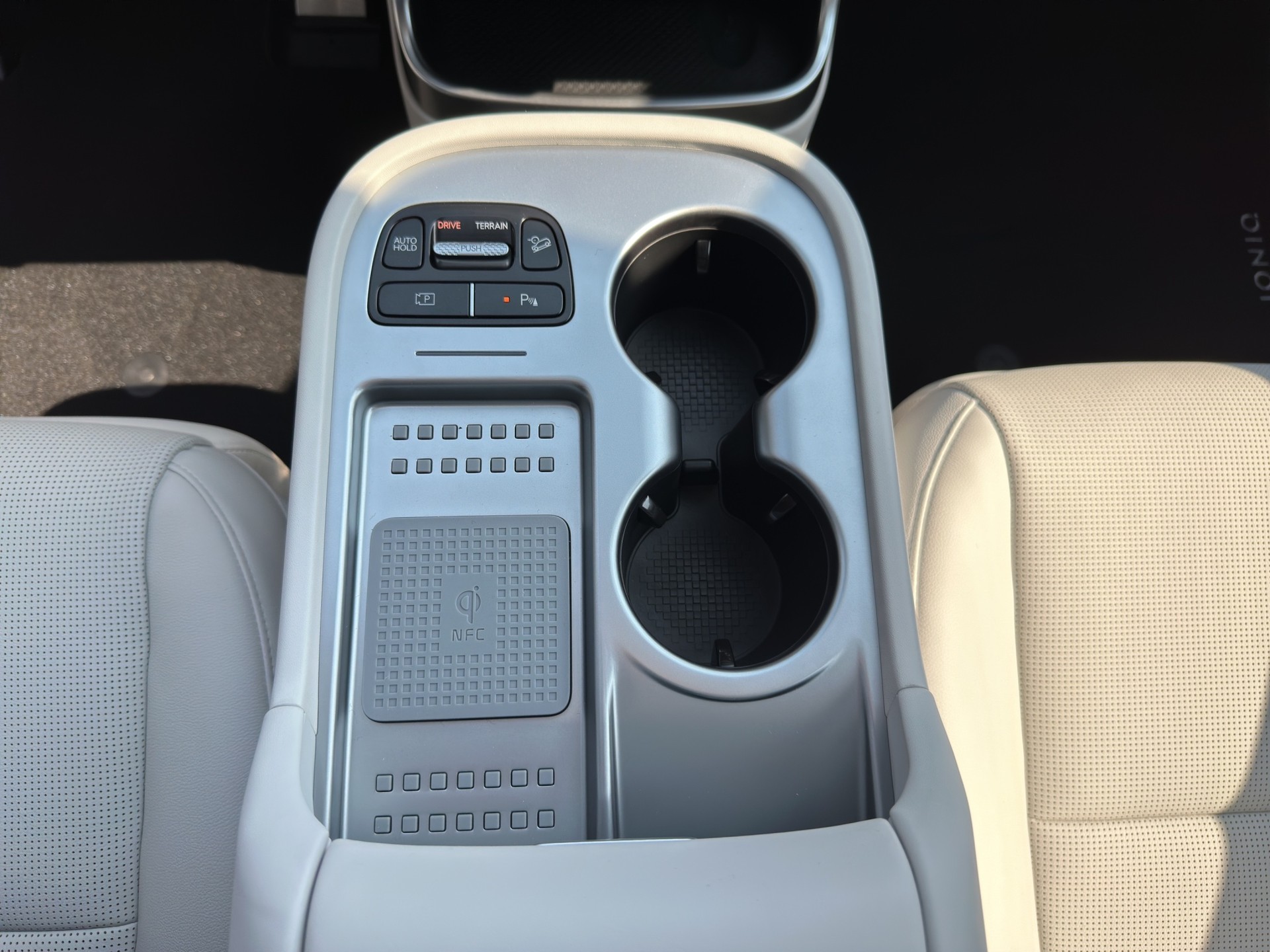 HYUNDAI Ioniq 9 110kWh Vertex 4WD-image-18