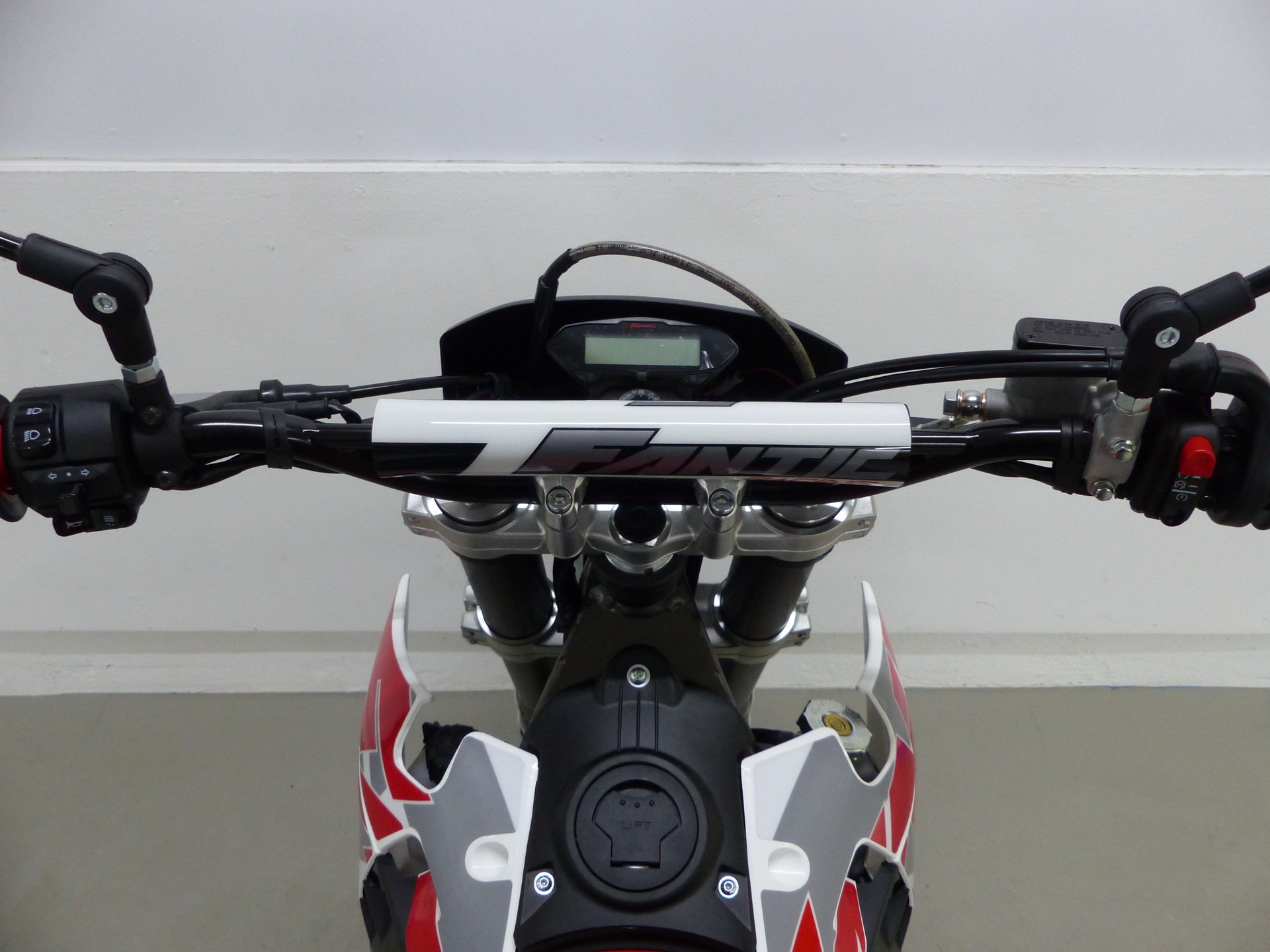 FANTIC XMF125 Performance ABS MY26-image-9