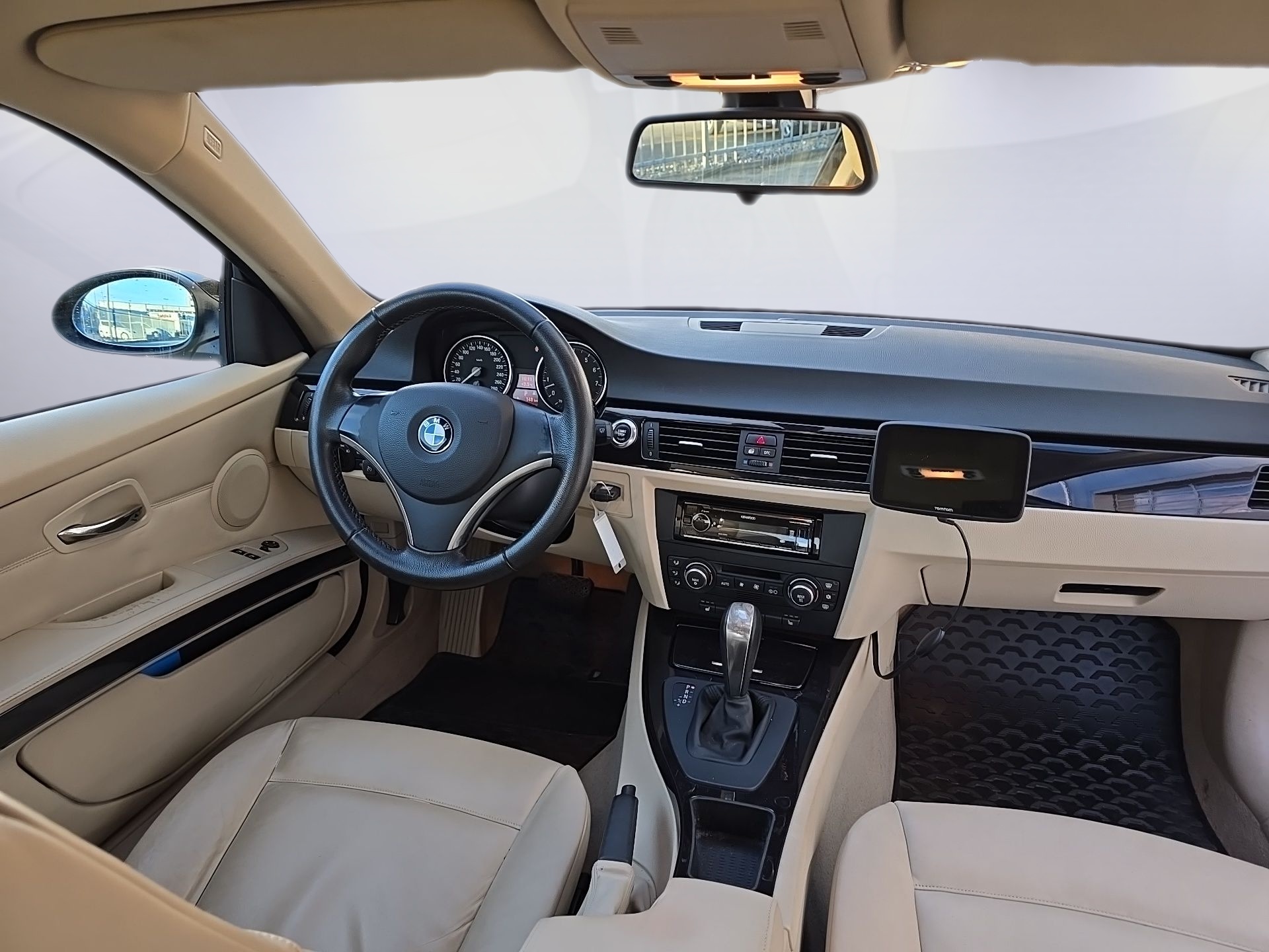 BMW 325xi Coupé-image-10