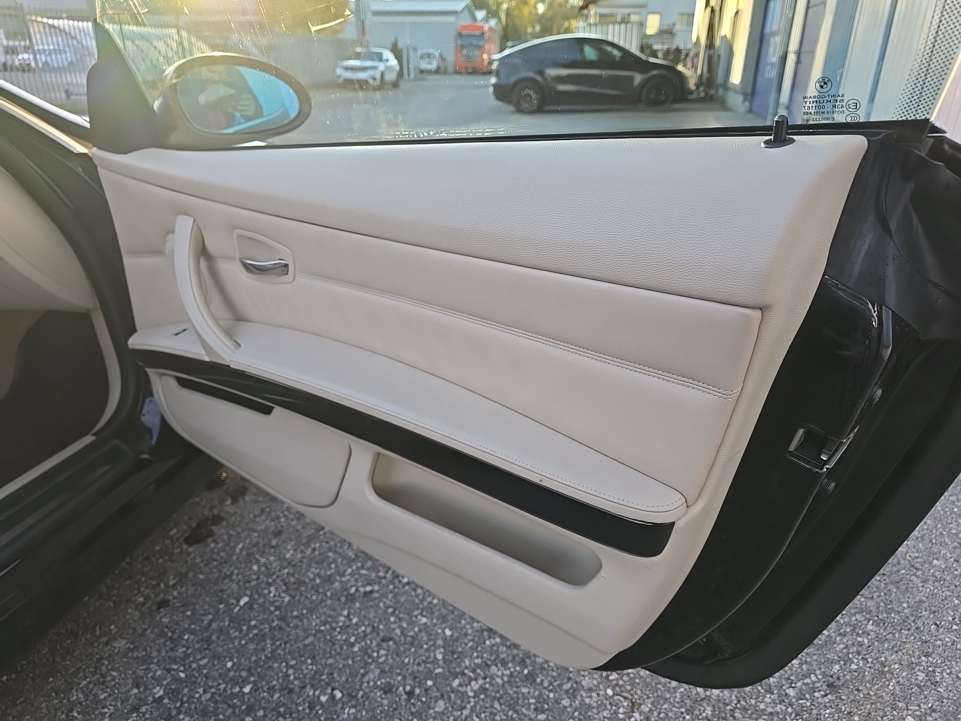 BMW 325xi Coupé-image-16