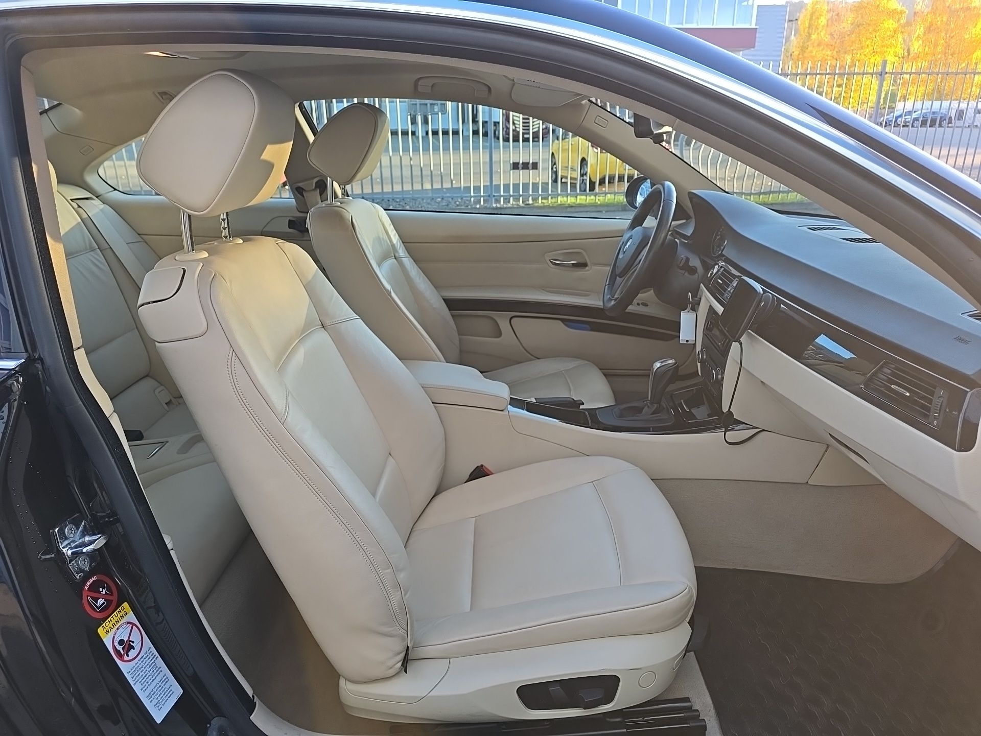 BMW 325xi Coupé-image-18