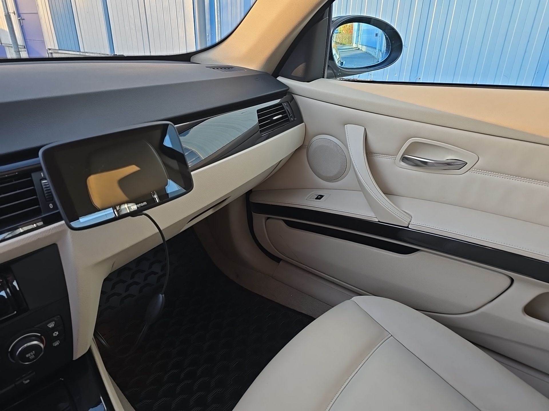 BMW 325xi Coupé-image-15