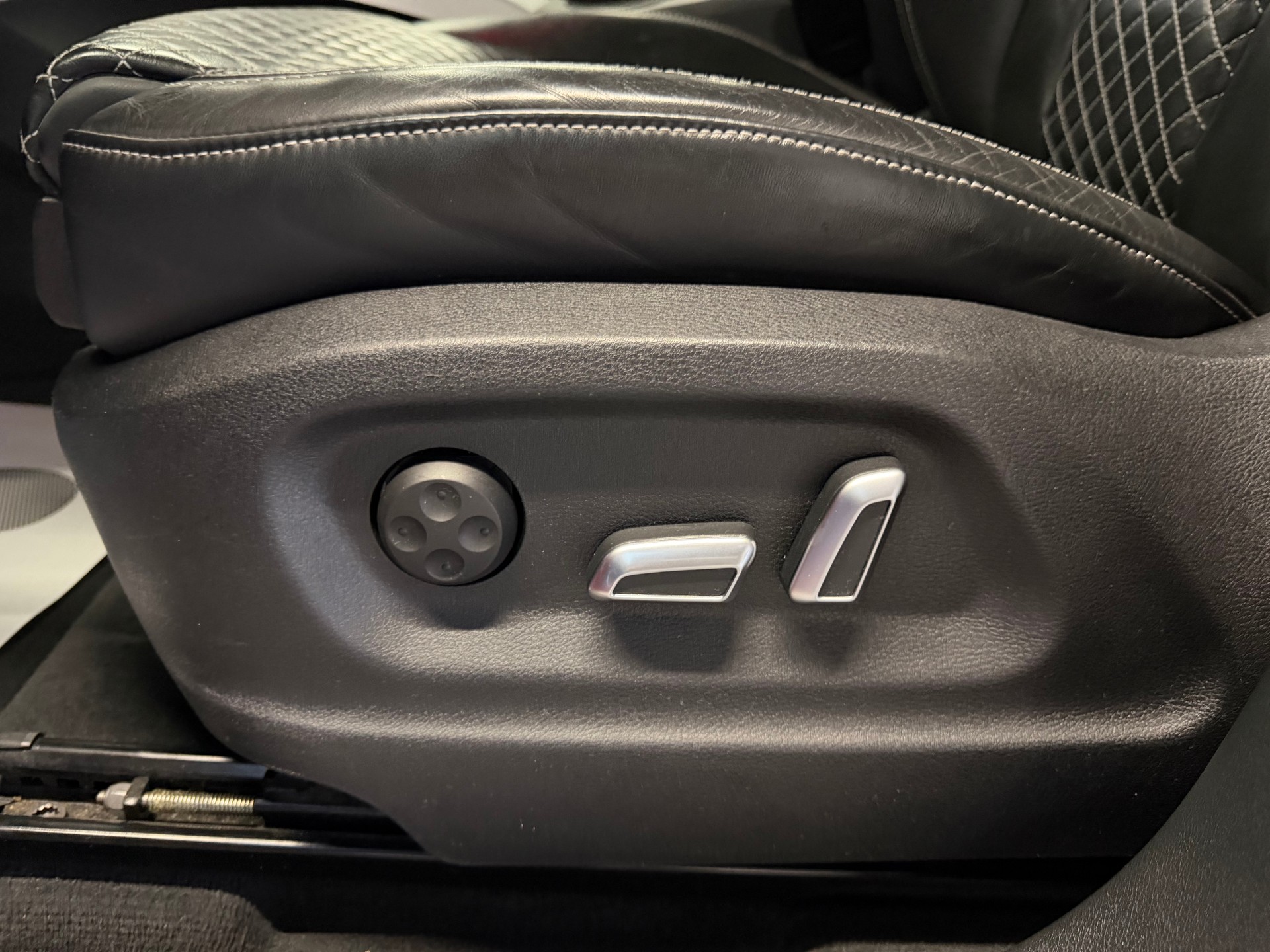 AUDI SQ5 3.0 TDI plus quattro tiptronic-image-16