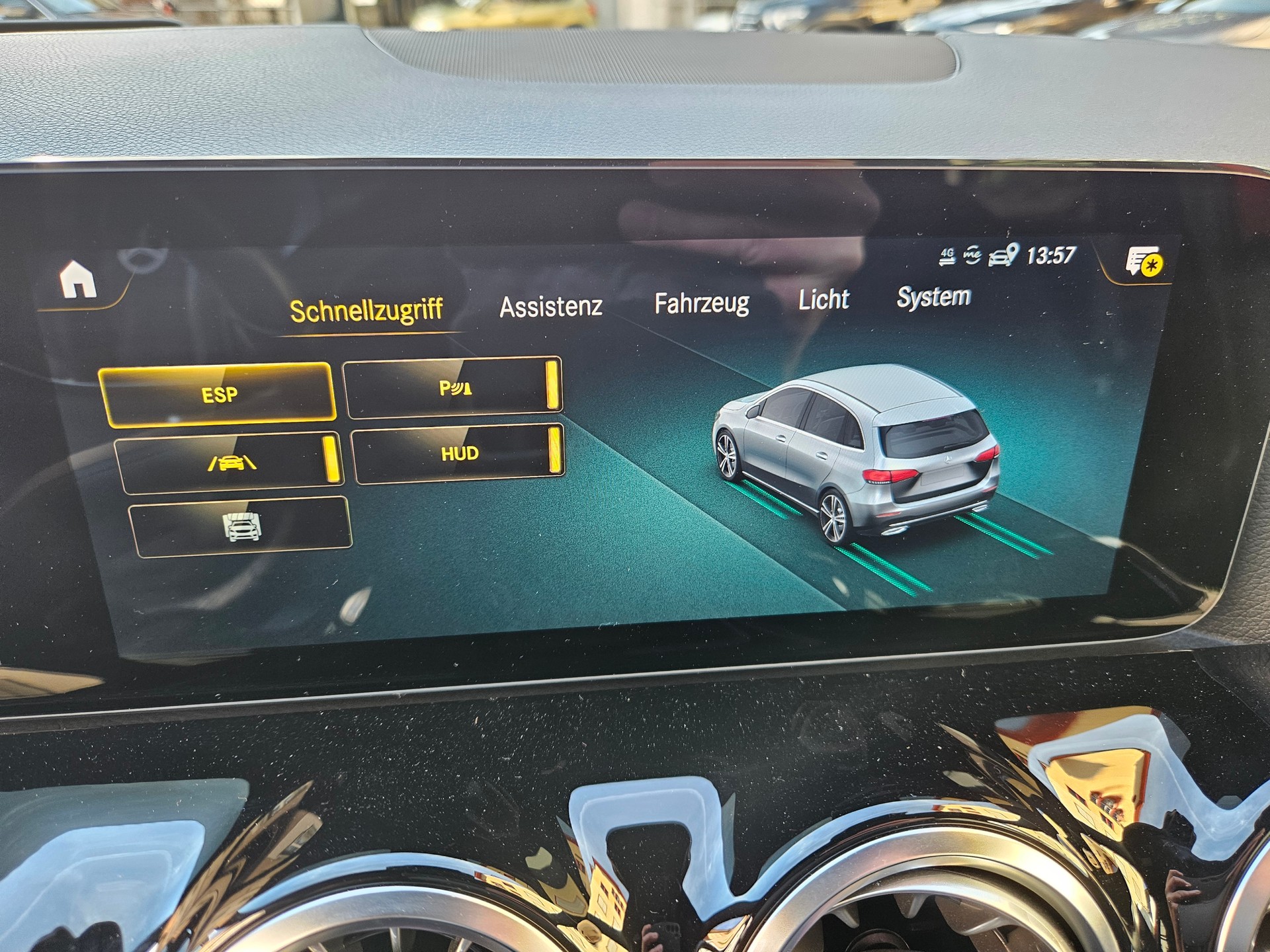 MERCEDES-BENZ B 220 d Swiss Star AMG Line 4matic-image-14