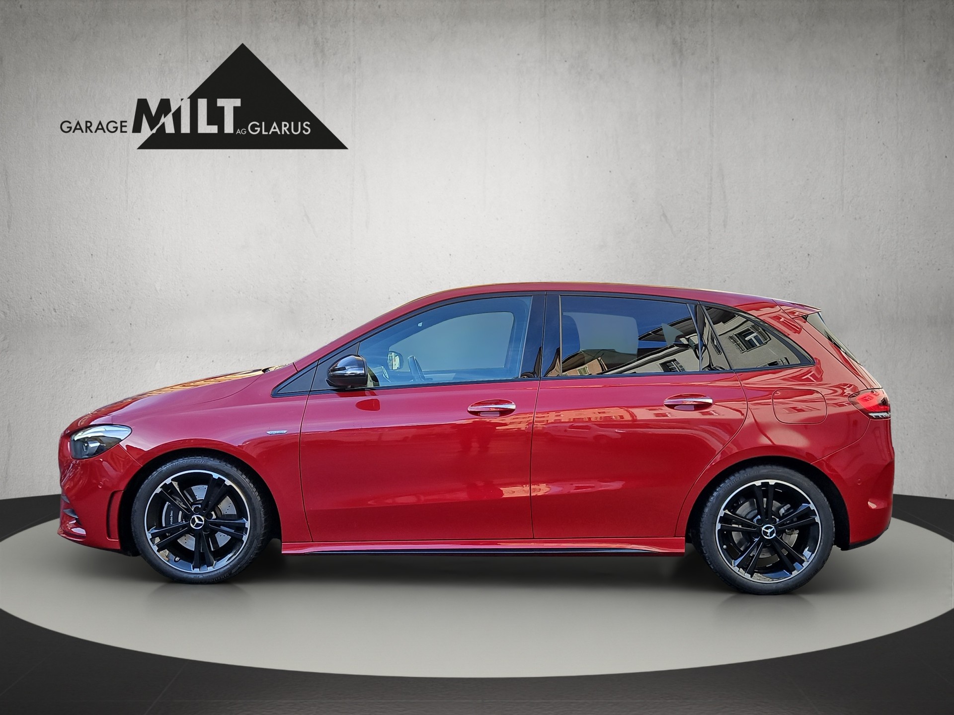 MERCEDES-BENZ B 220 d Swiss Star AMG Line 4matic-showroom-element-3