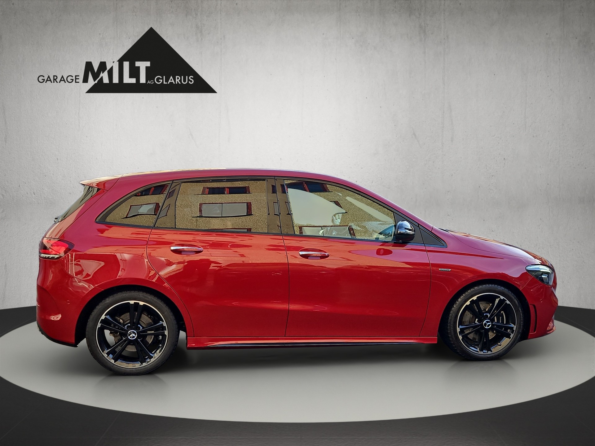 MERCEDES-BENZ B 220 d Swiss Star AMG Line 4matic-image-4
