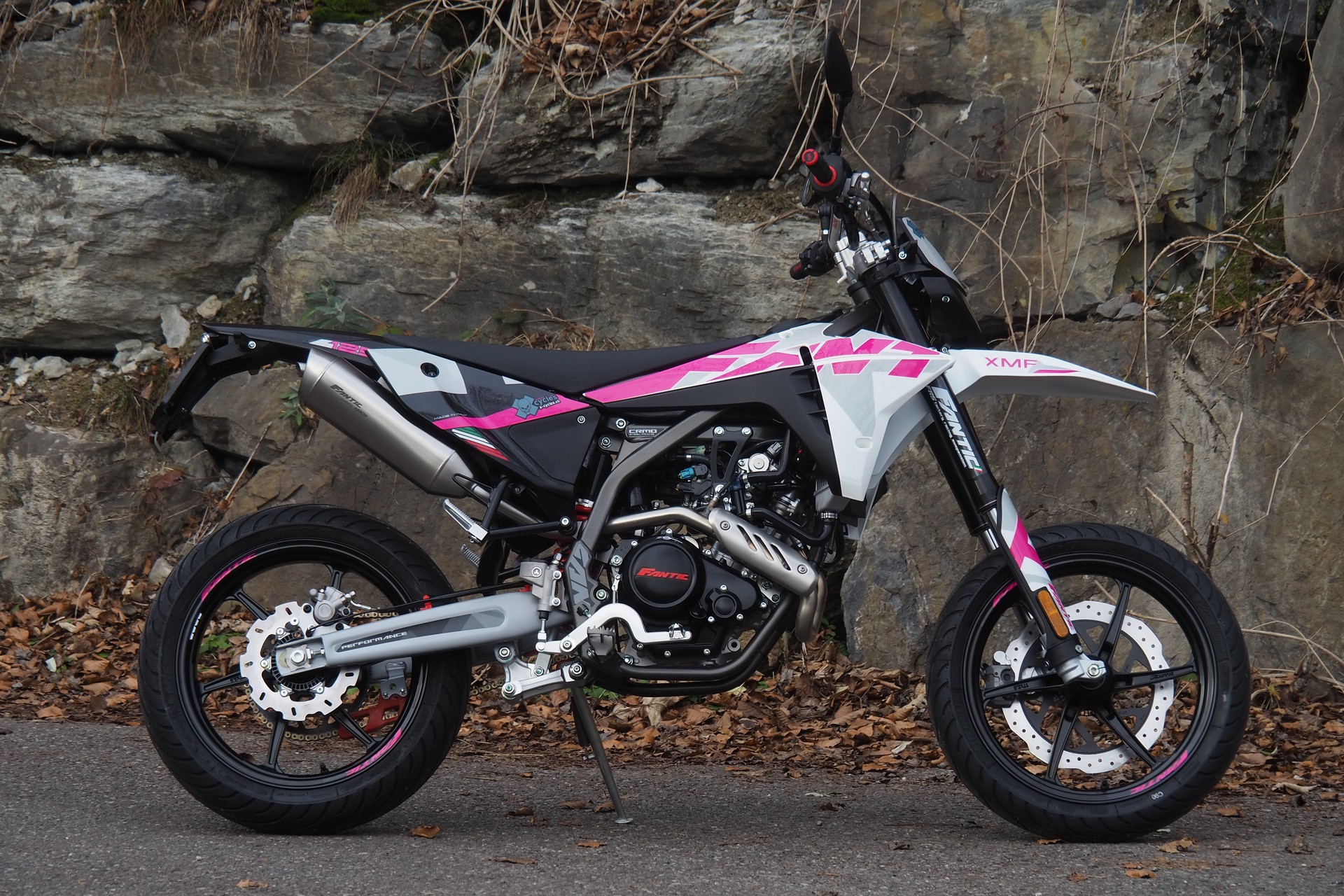 FANTIC Pink Edition-image-2