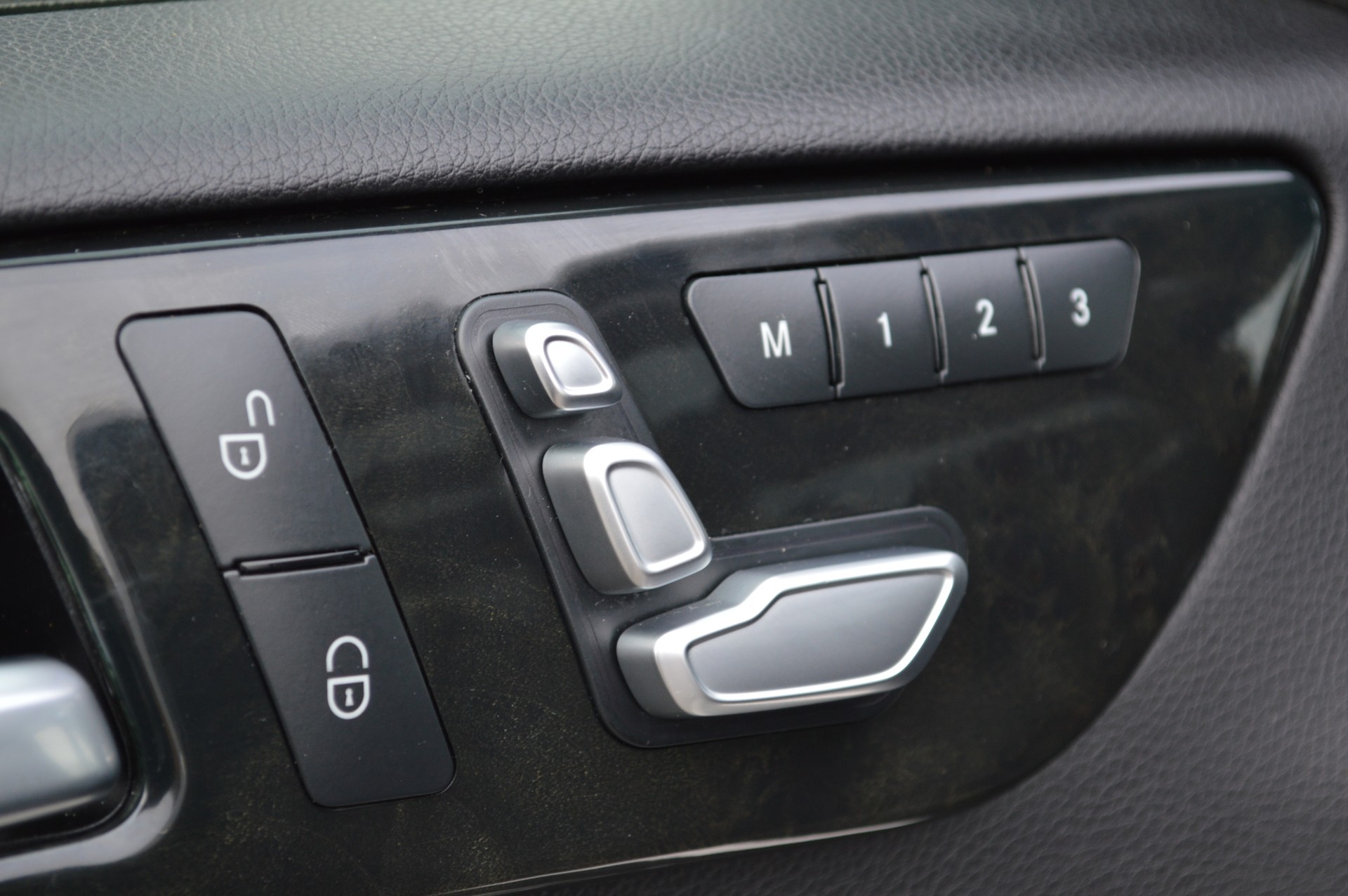 MERCEDES-BENZ GLS 350 d 4Matic 9G-TRONIC-image-16