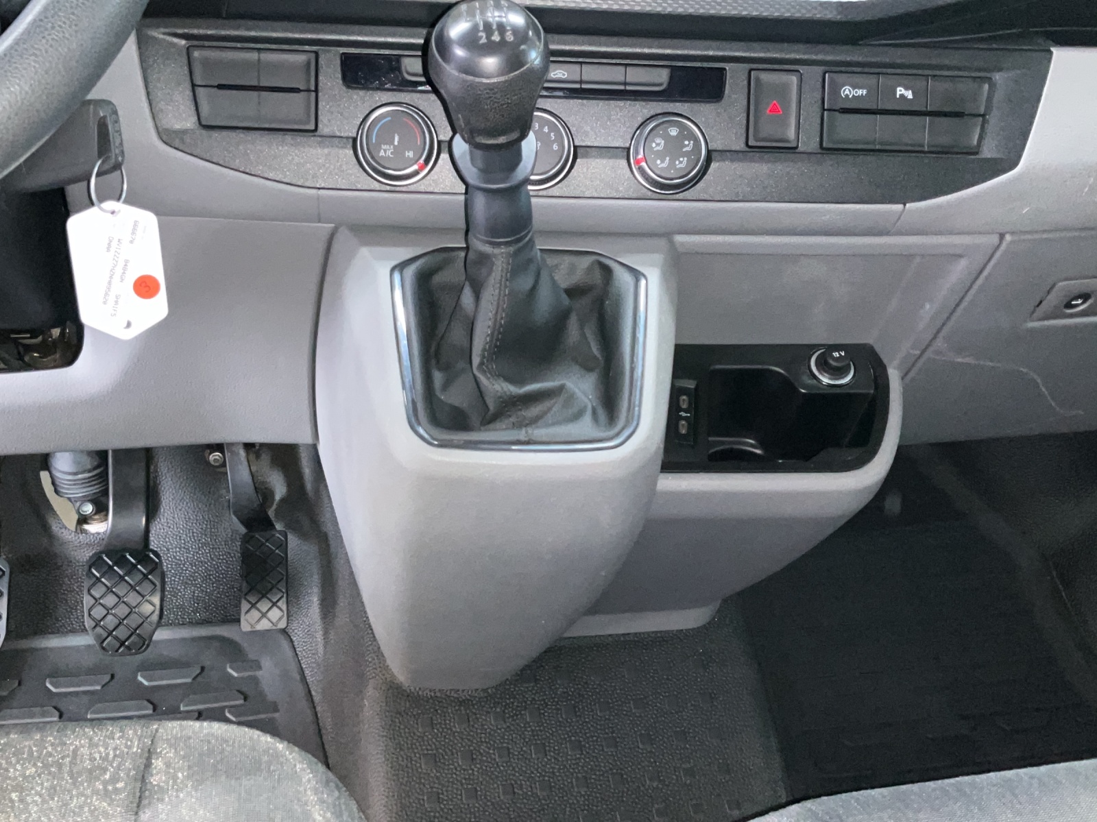 VW T6.1 2.0 TDI 4Motion-image-10