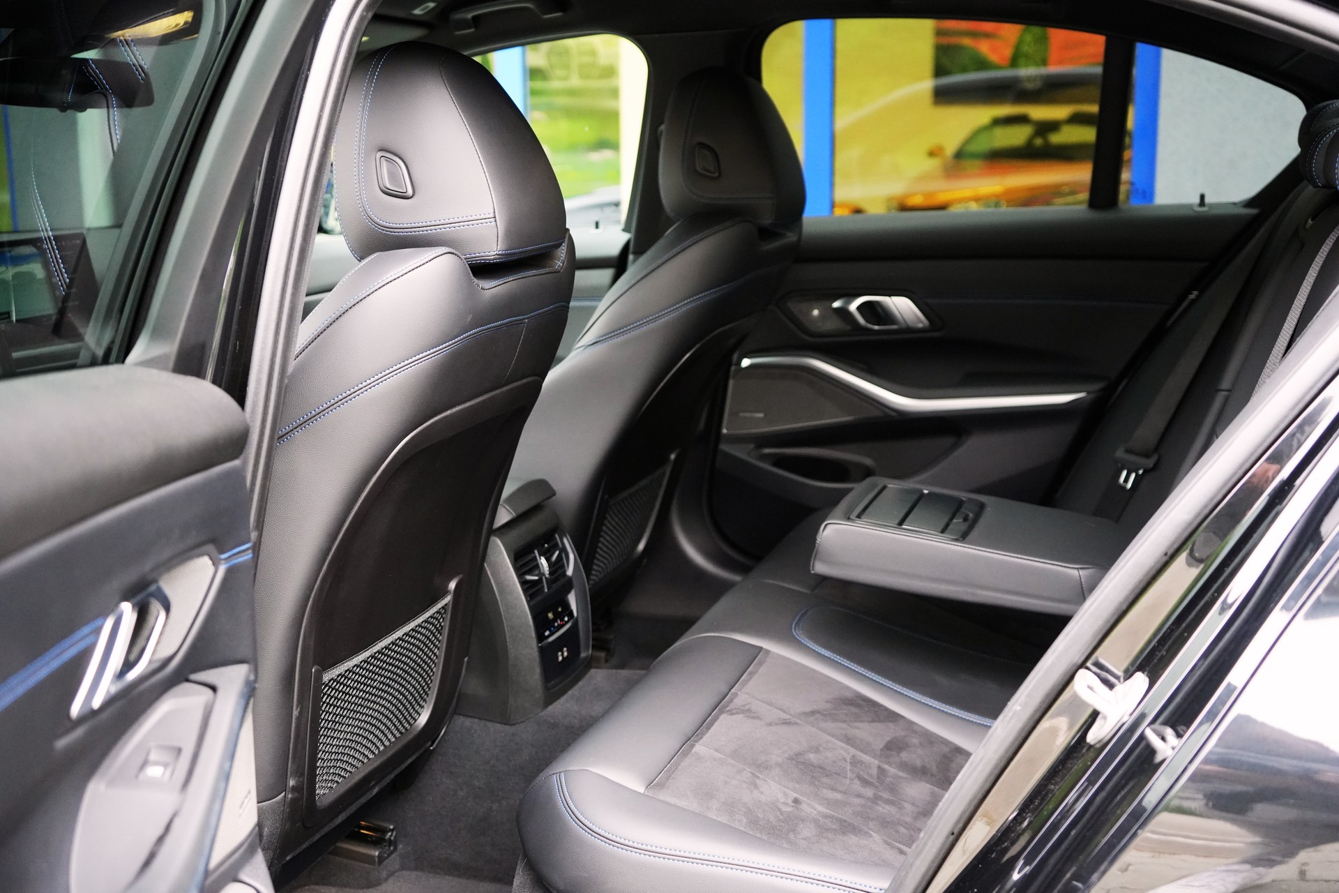 BMW 330d xDrive 48V Steptronic M Sport-image-14