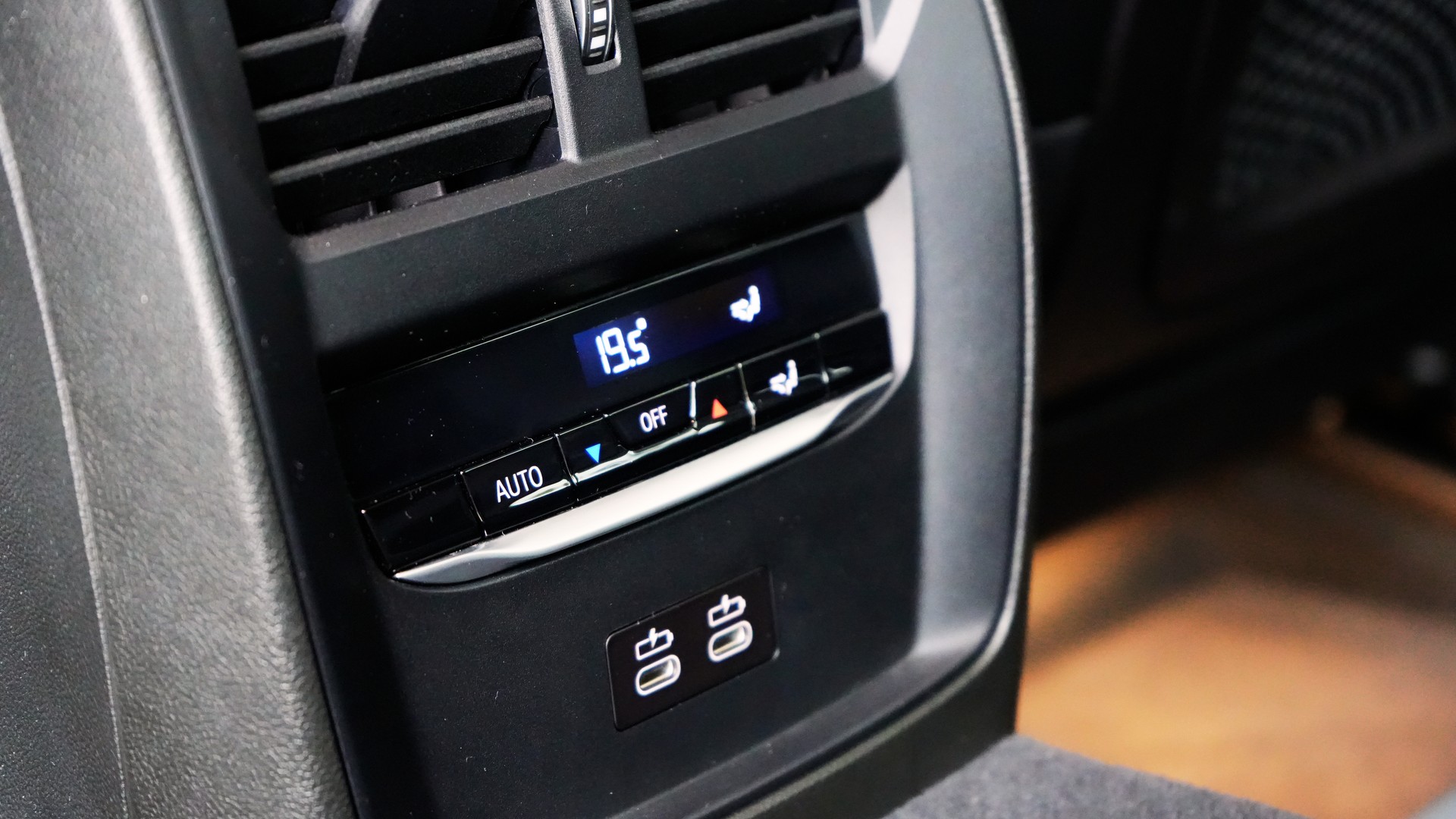 BMW 330d xDrive 48V Steptronic M Sport-image-15