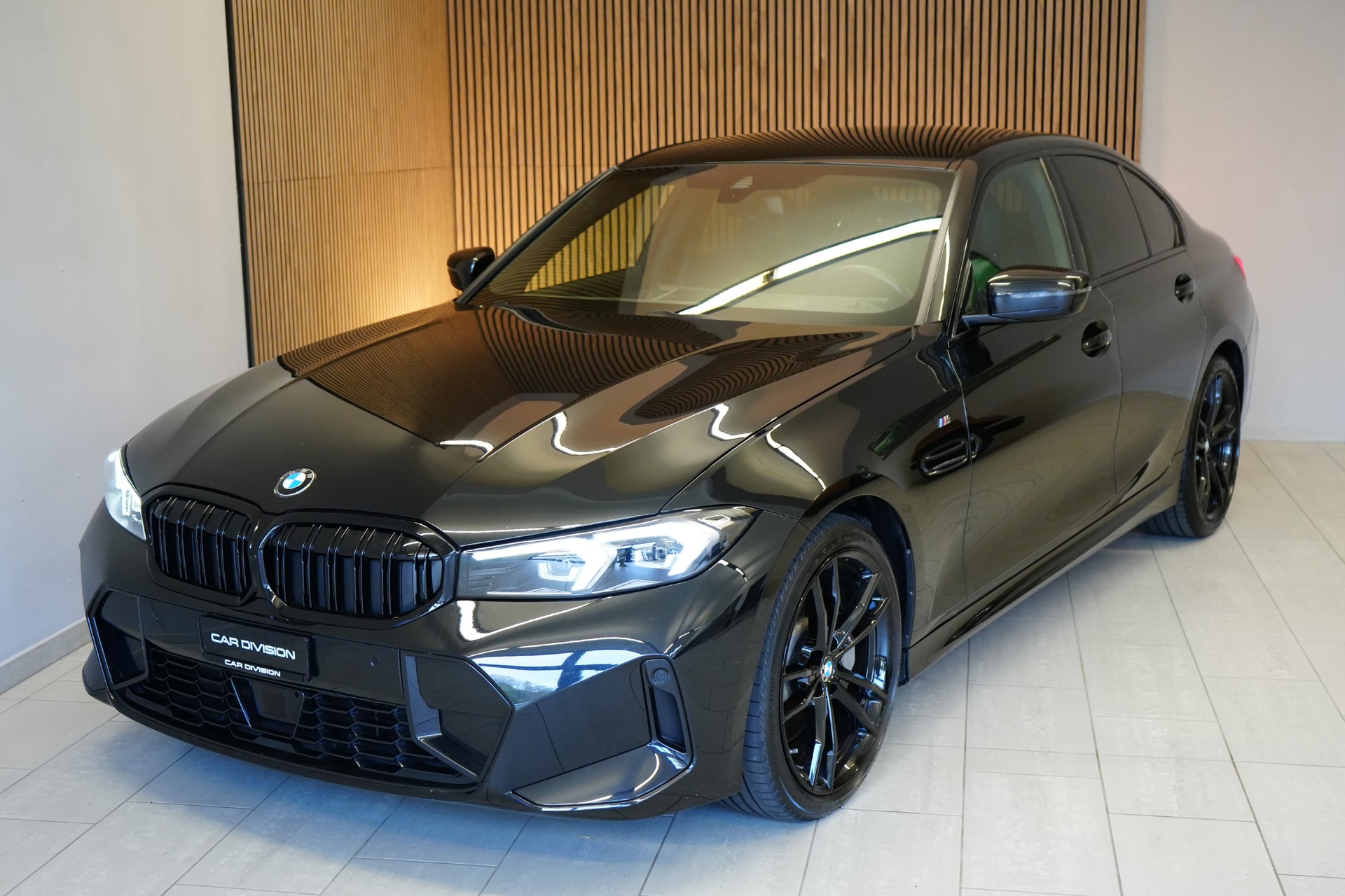 BMW 330d xDrive 48V Steptronic M Sport-showroom-element-1