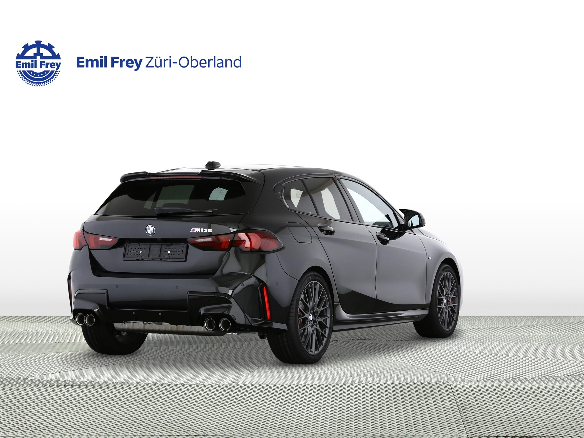 BMW M135i xDrive-showroom-element-2