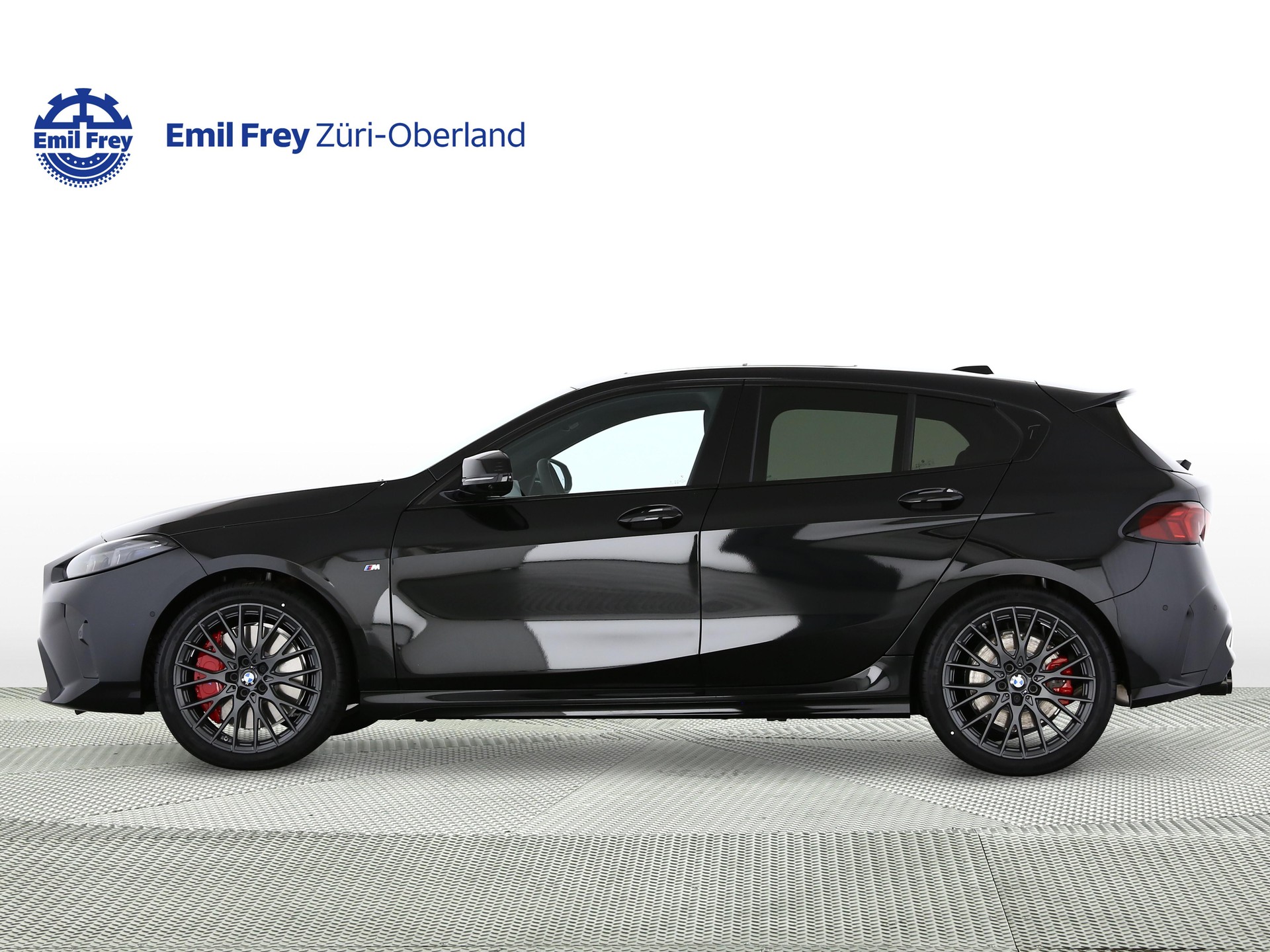 BMW M135i xDrive-showroom-element-1