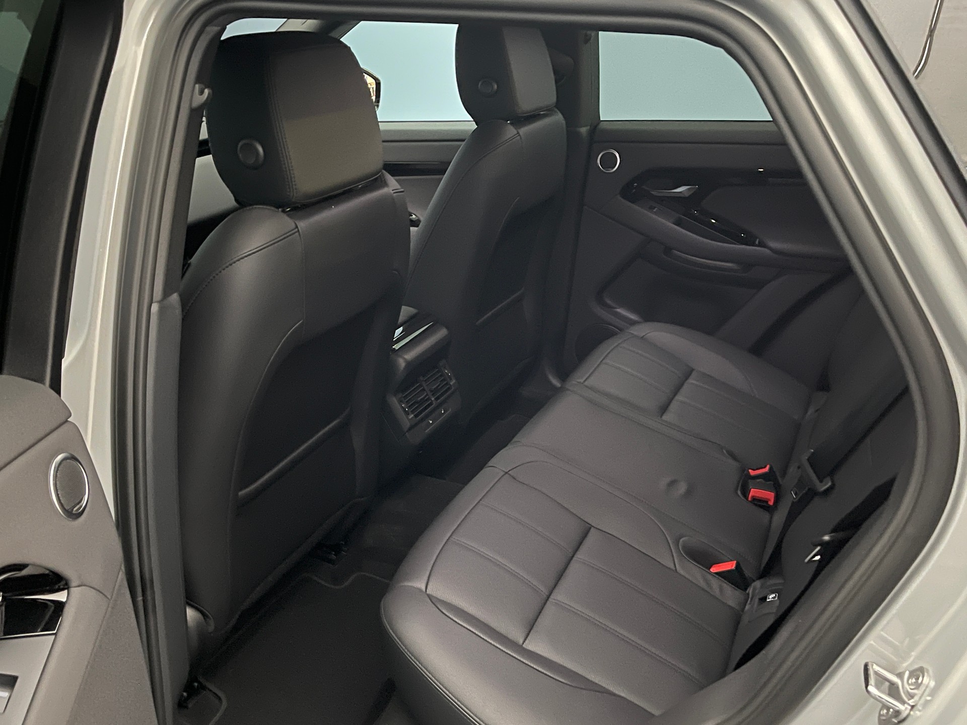 LAND ROVER Range Rover Evoque 1.5 T 270e Dynamic SE-image-9