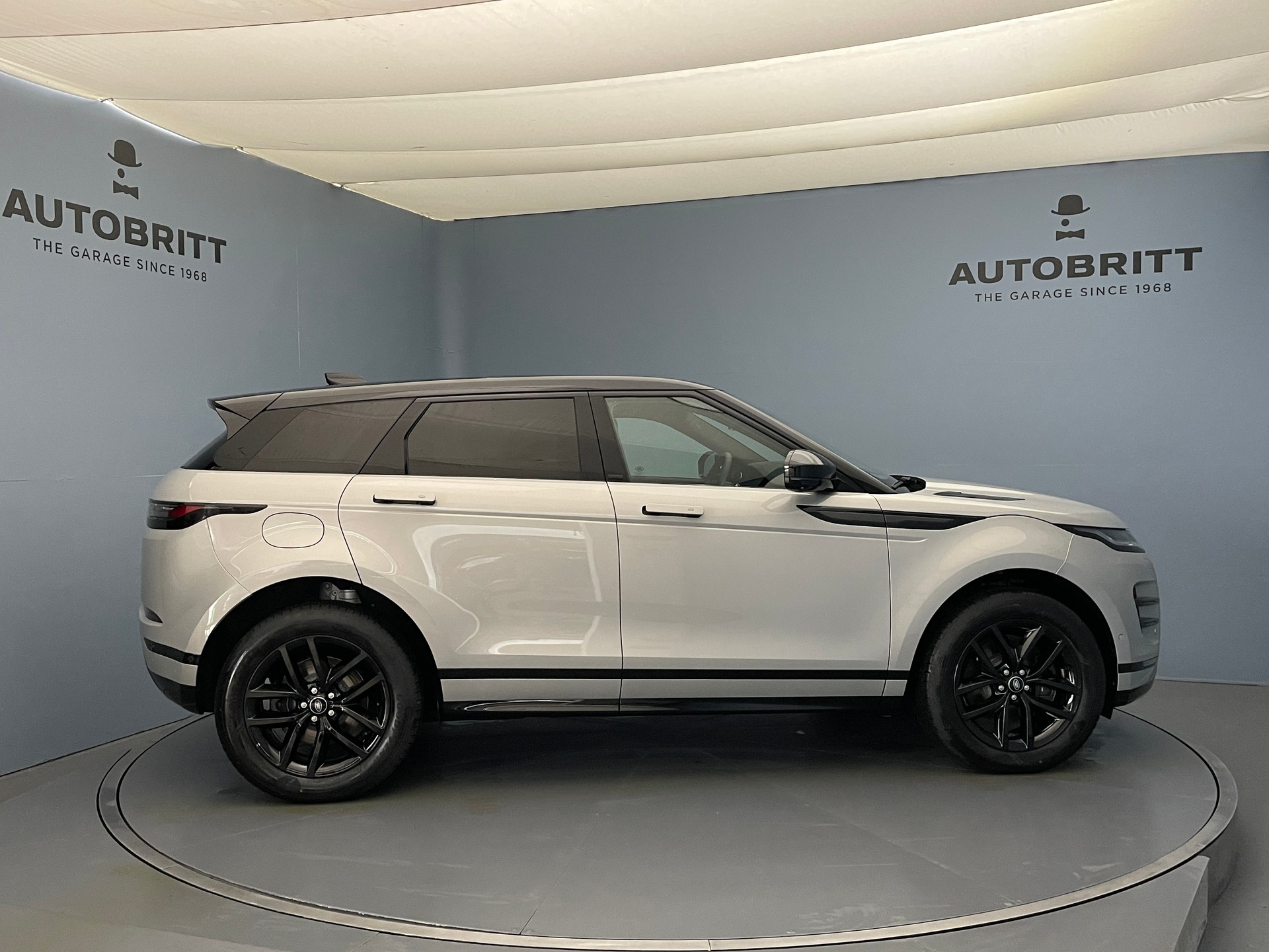 LAND ROVER Range Rover Evoque 1.5 T 270e Dynamic SE-showroom-element-2