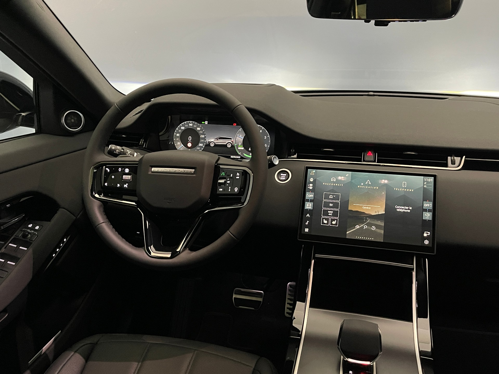 LAND ROVER Range Rover Evoque 1.5 T 270e Dynamic SE-image-5