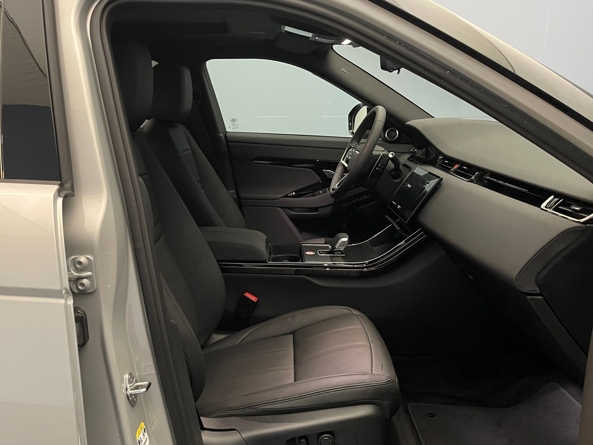 LAND ROVER Range Rover Evoque 1.5 T 270e Dynamic SE-image-8