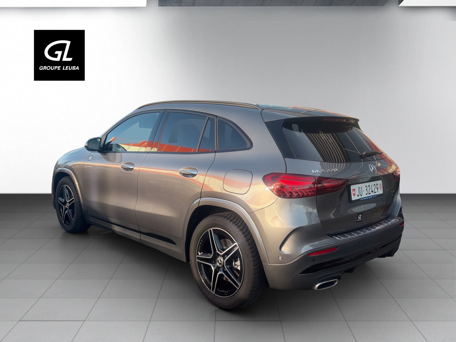 MERCEDES-BENZ GLA 220 4Matic 8G-DCT-showroom-element-3