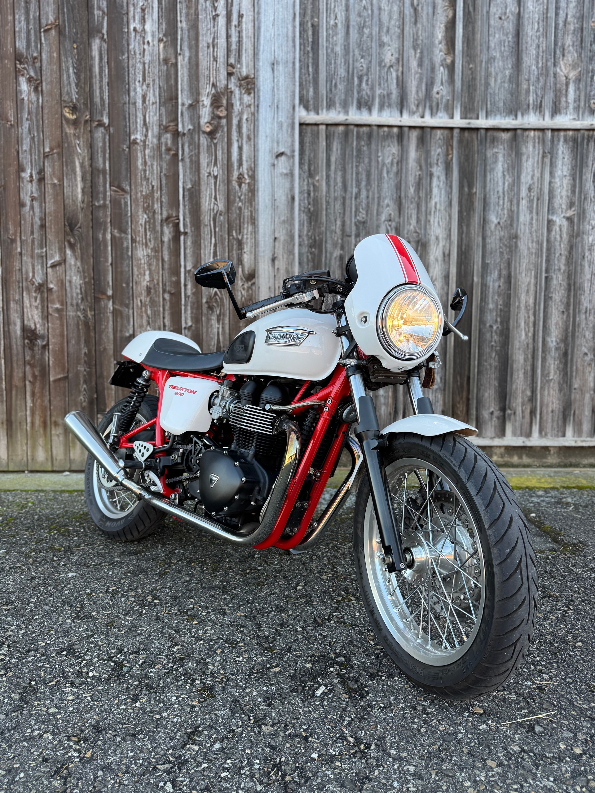 TRIUMPH Thruxton 900 i SE-image-2