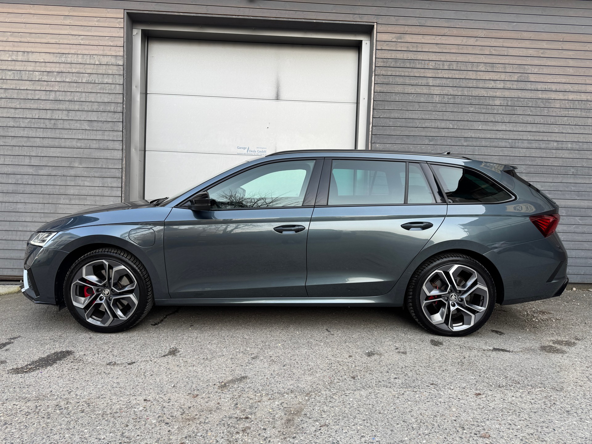 SKODA Octavia Combi 1.4 TSI PHEV DSG RS-image-3