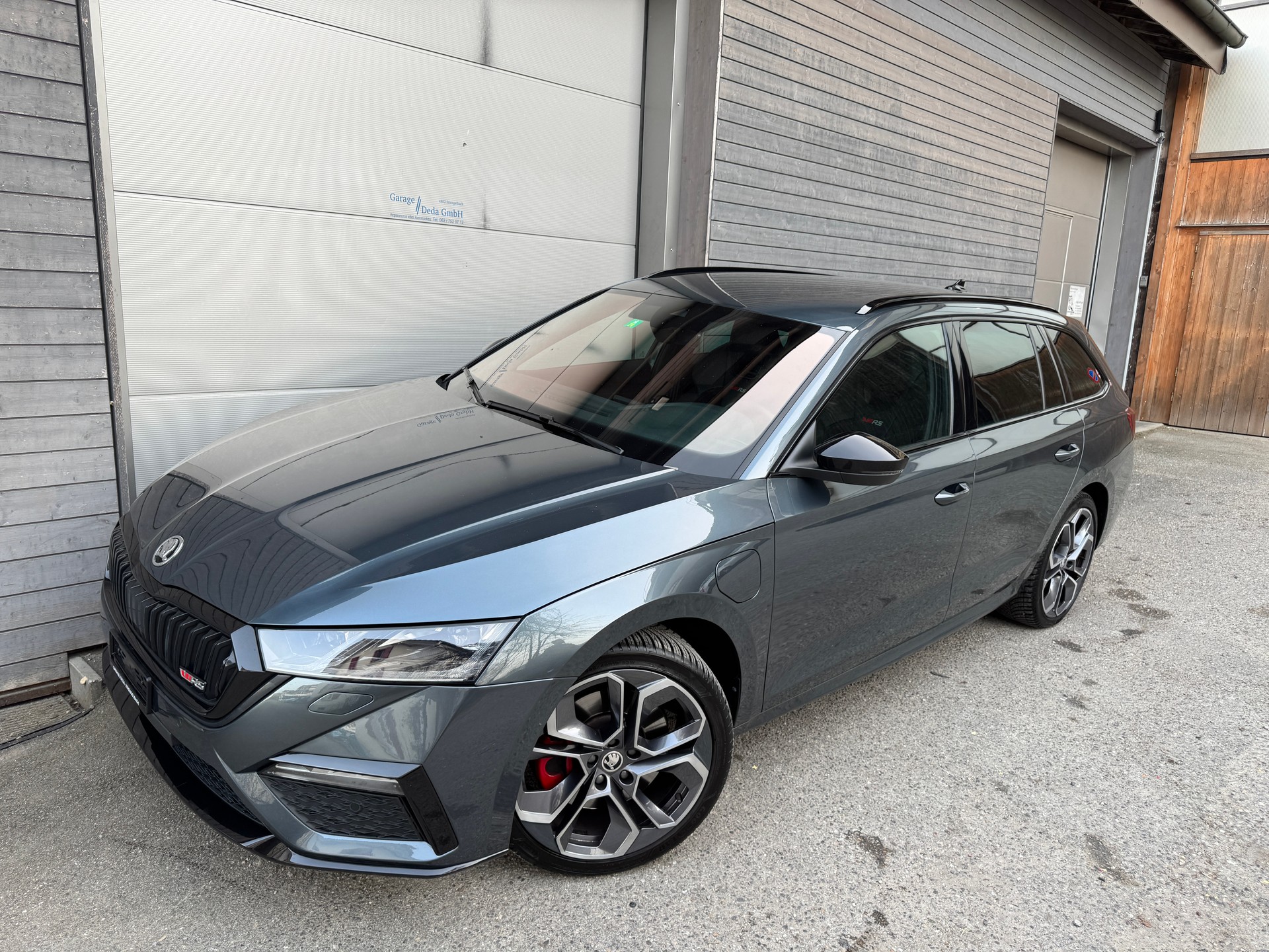SKODA Octavia Combi 1.4 TSI PHEV DSG RS-image-1