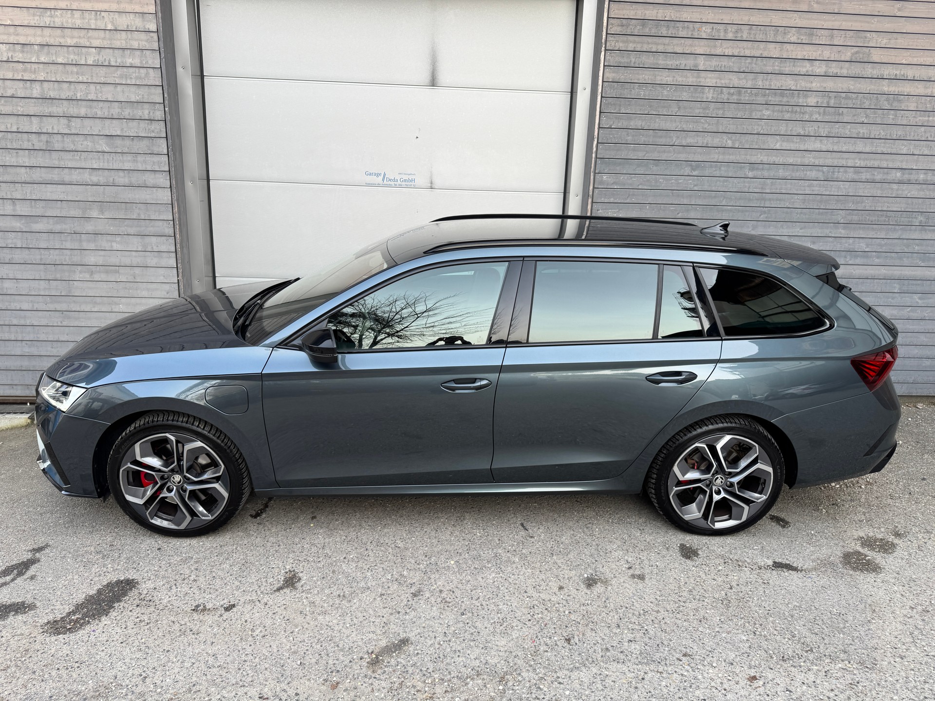 SKODA Octavia Combi 1.4 TSI PHEV DSG RS-image-4