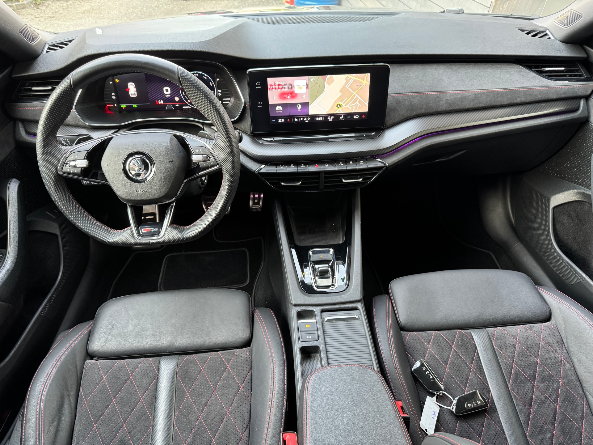 SKODA Octavia Combi 1.4 TSI PHEV DSG RS-image-9